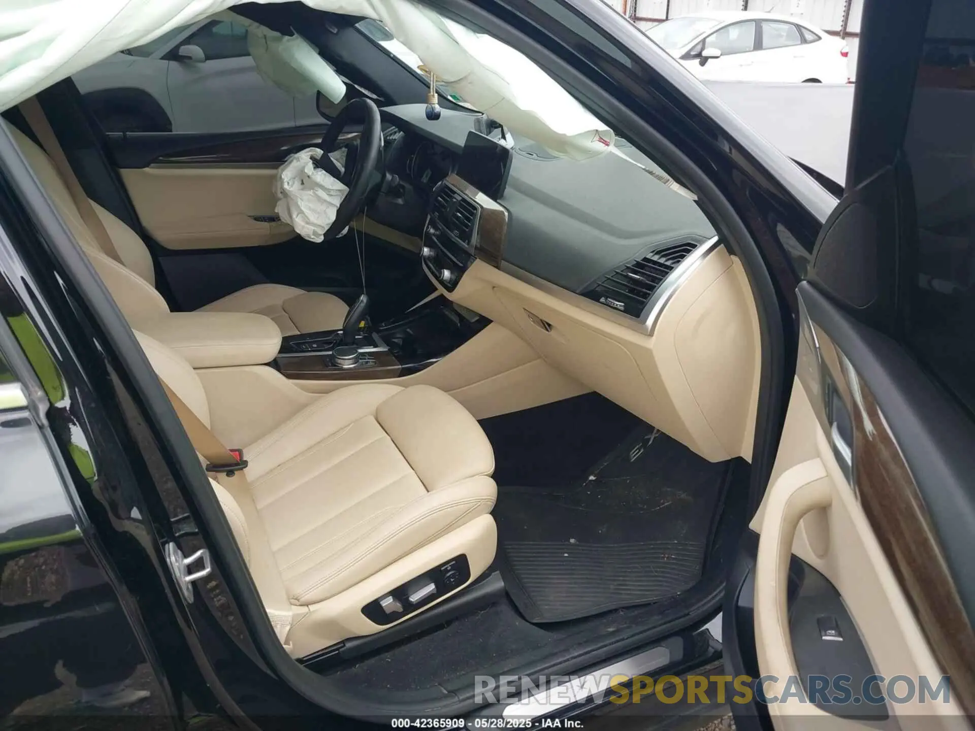5 Photograph of a damaged car 5UXTR7C50KLE93846 BMW X3 2019