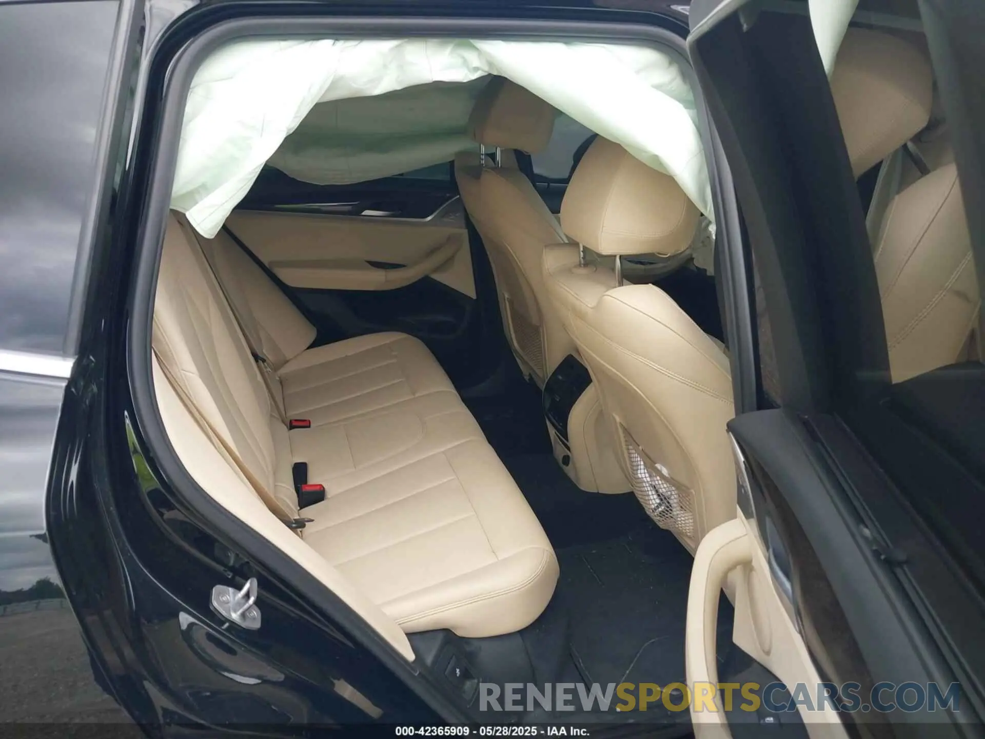 8 Photograph of a damaged car 5UXTR7C50KLE93846 BMW X3 2019