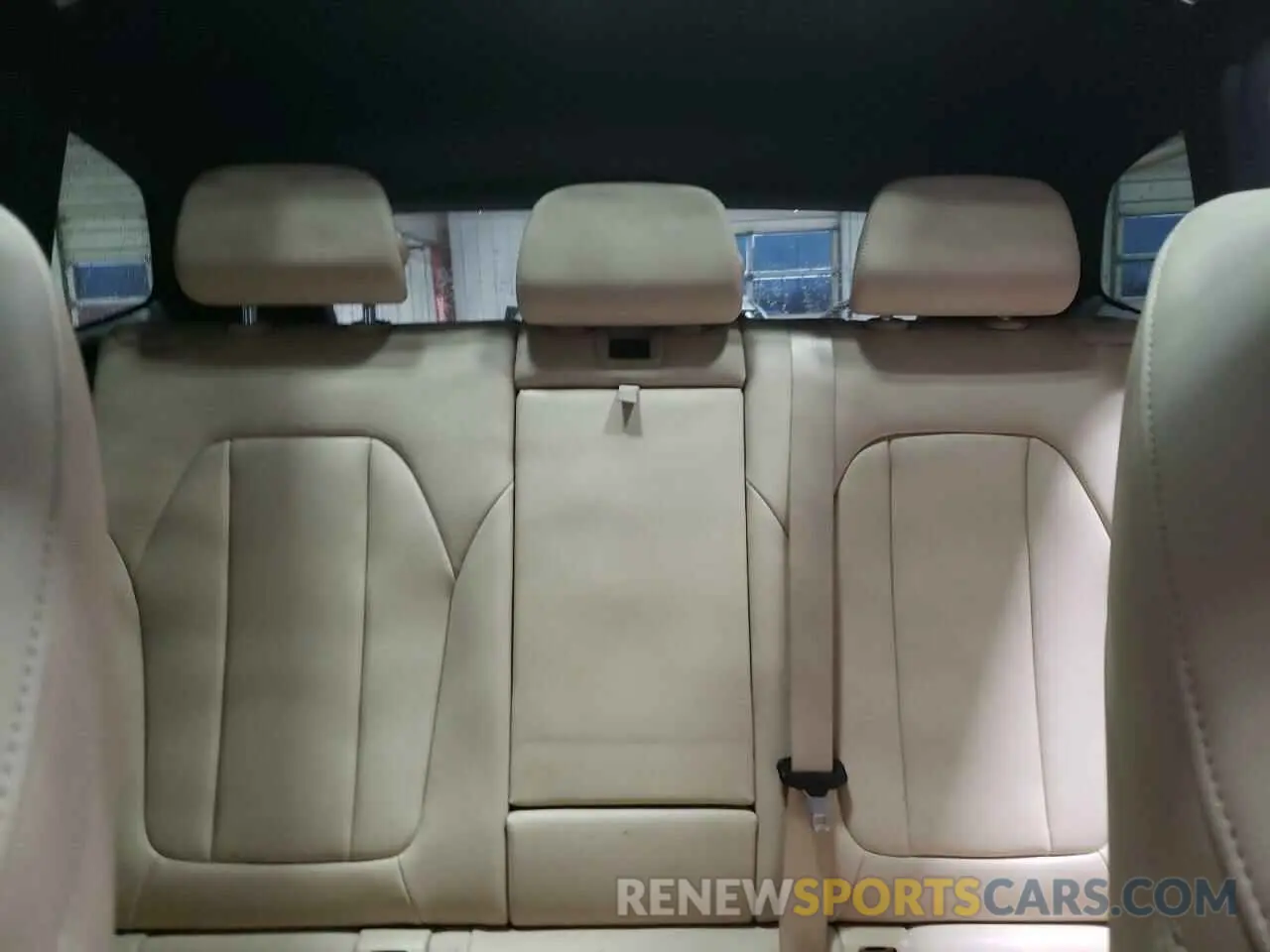 10 Photograph of a damaged car 5UXTR7C50KLE94804 BMW X3 2019