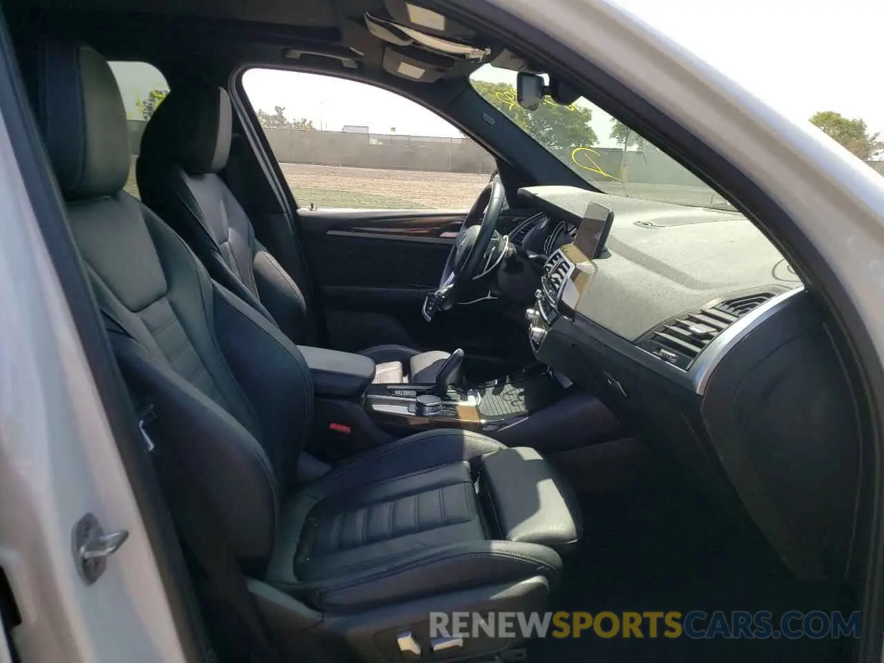 5 Photograph of a damaged car 5UXTR7C50KLE97704 BMW X3 2019