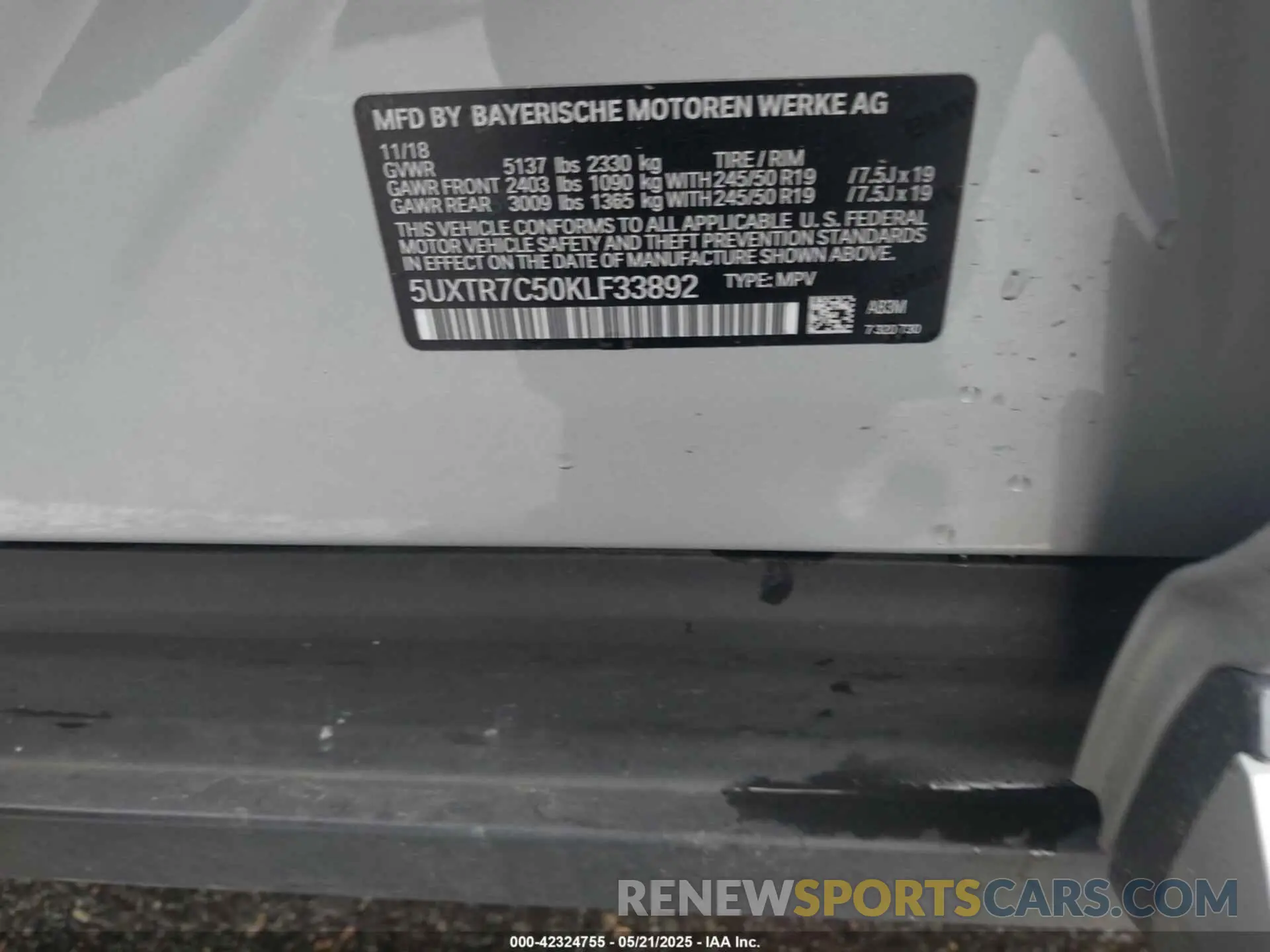 9 Photograph of a damaged car 5UXTR7C50KLF33892 BMW X3 2019