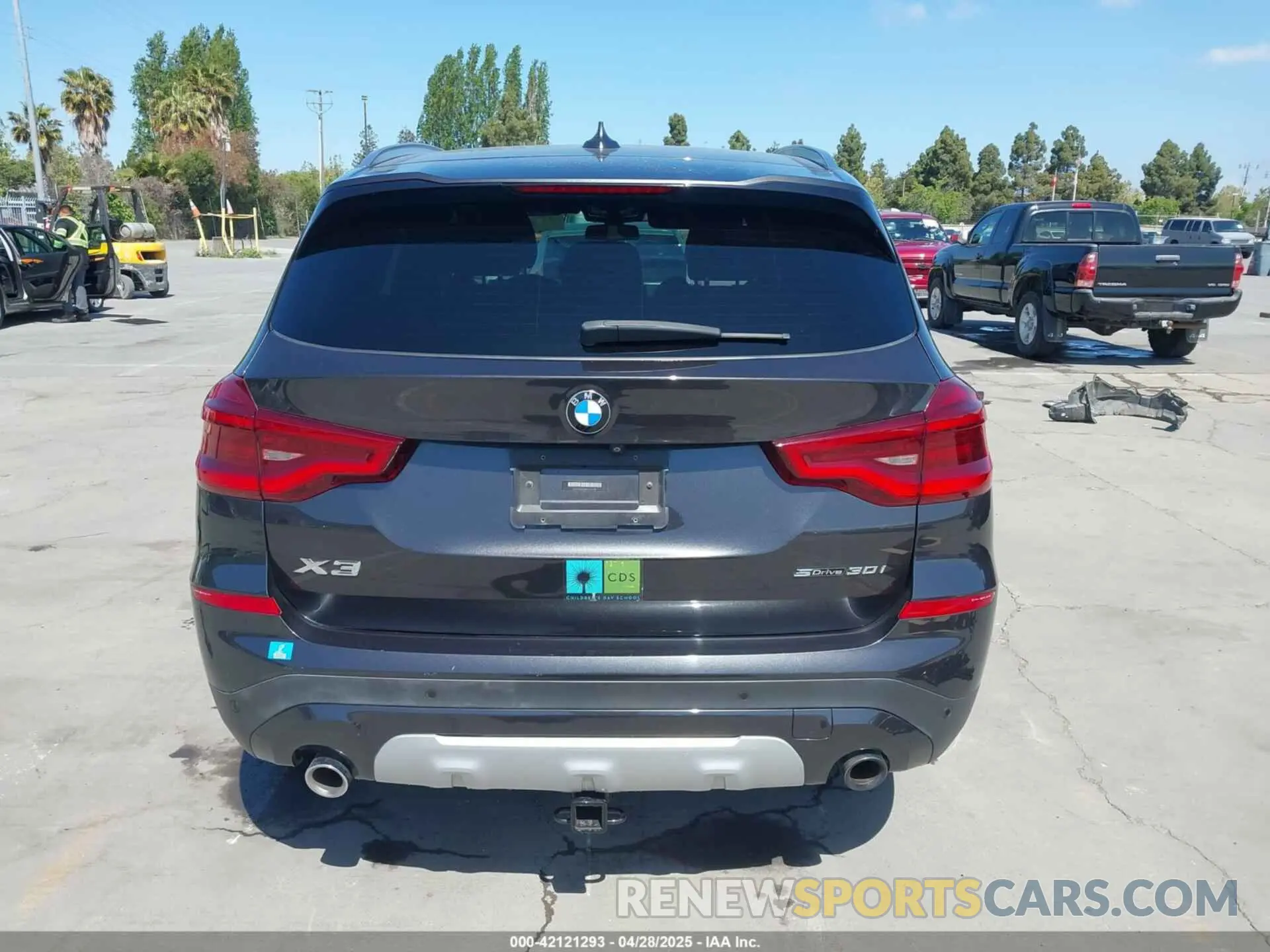 16 Photograph of a damaged car 5UXTR7C50KLF37747 BMW X3 2019