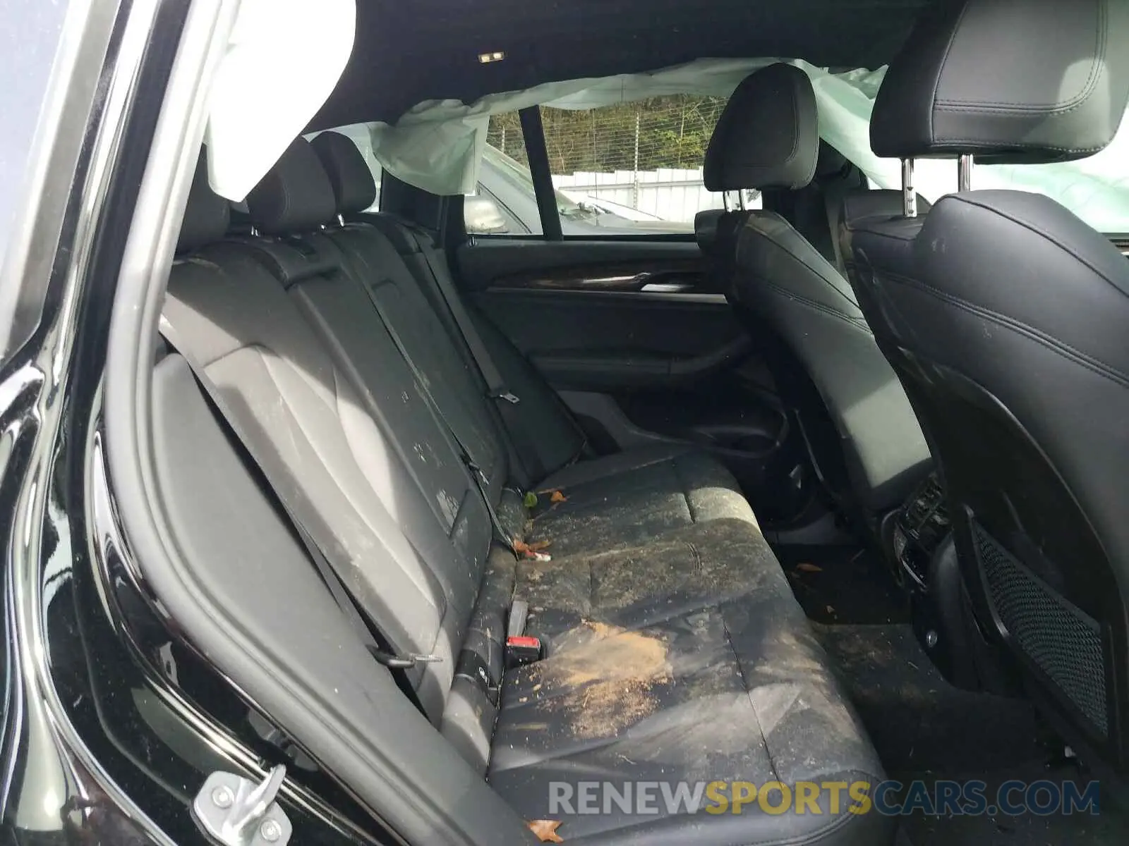 6 Photograph of a damaged car 5UXTR7C50KLR39619 BMW X3 2019