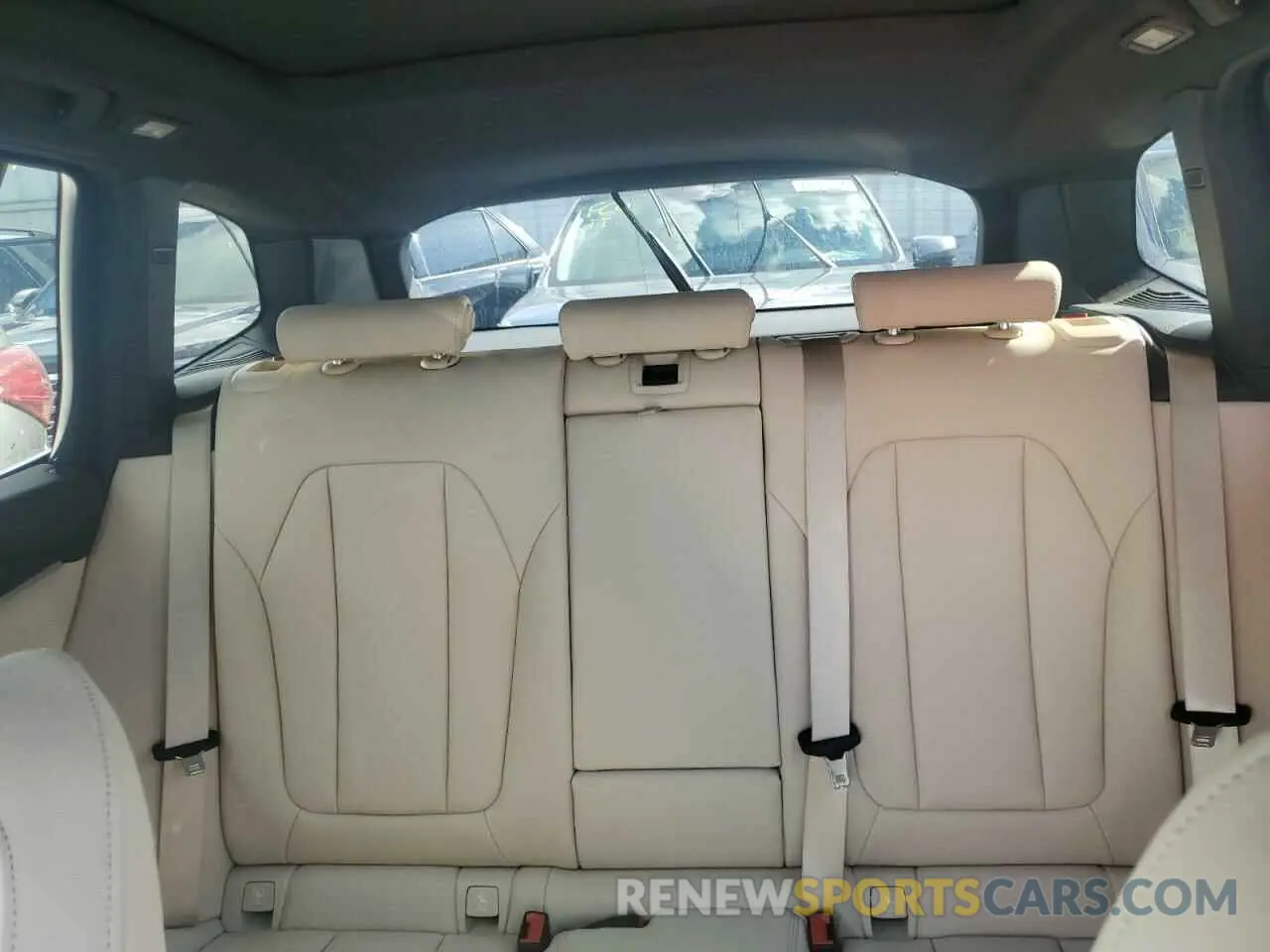 10 Photograph of a damaged car 5UXTR7C51KLA48631 BMW X3 2019