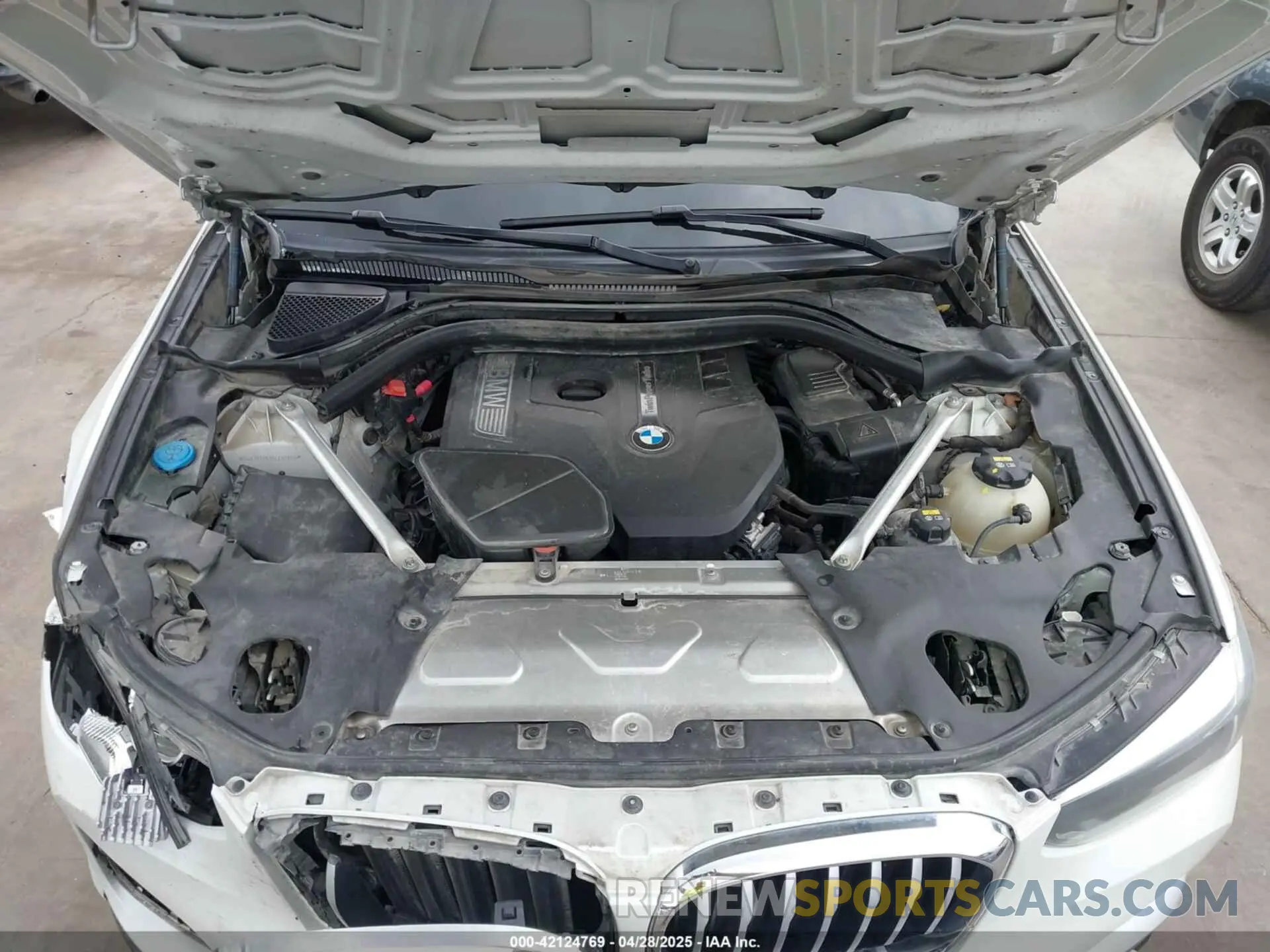 10 Photograph of a damaged car 5UXTR7C51KLE97856 BMW X3 2019