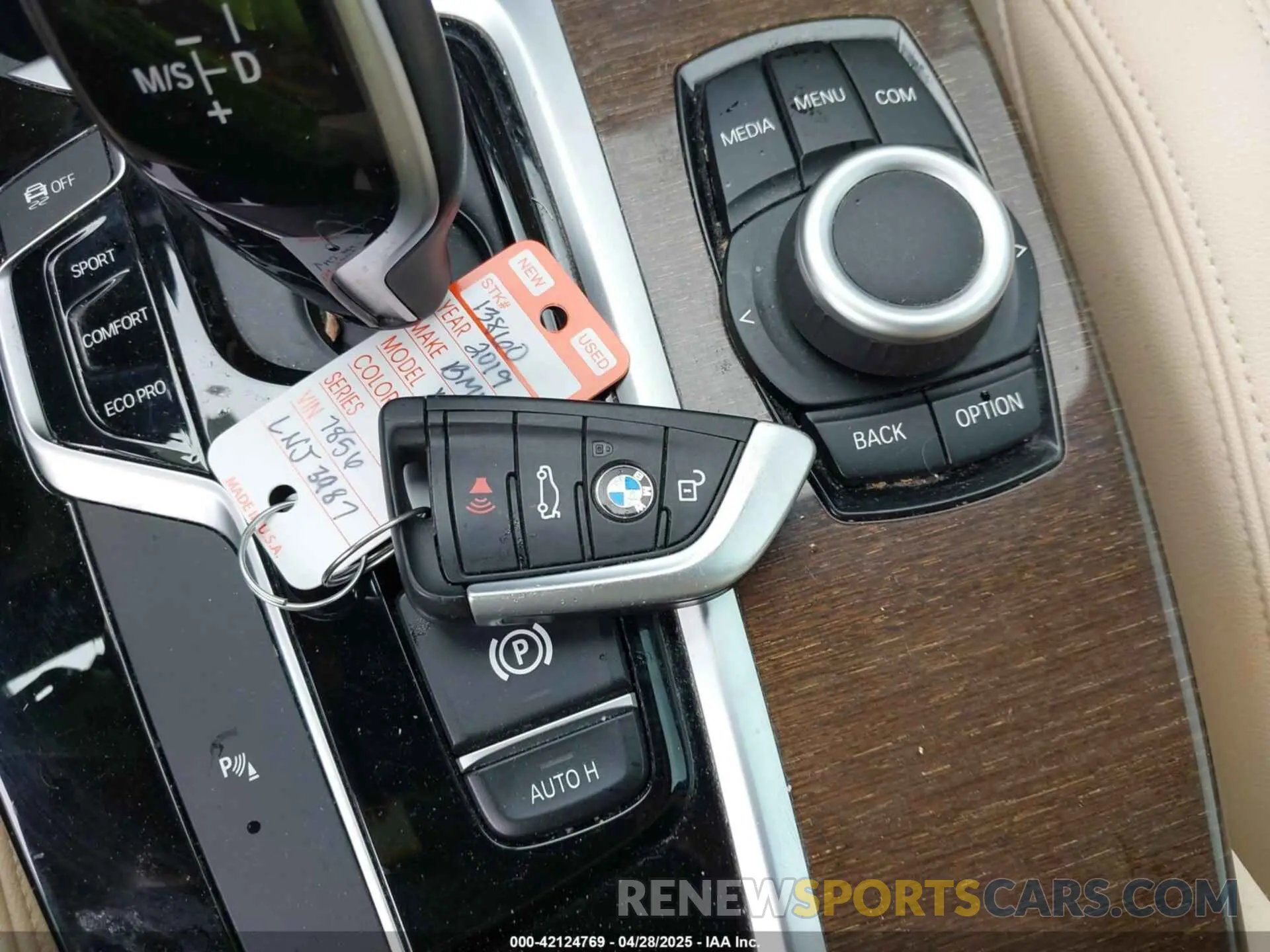 11 Photograph of a damaged car 5UXTR7C51KLE97856 BMW X3 2019