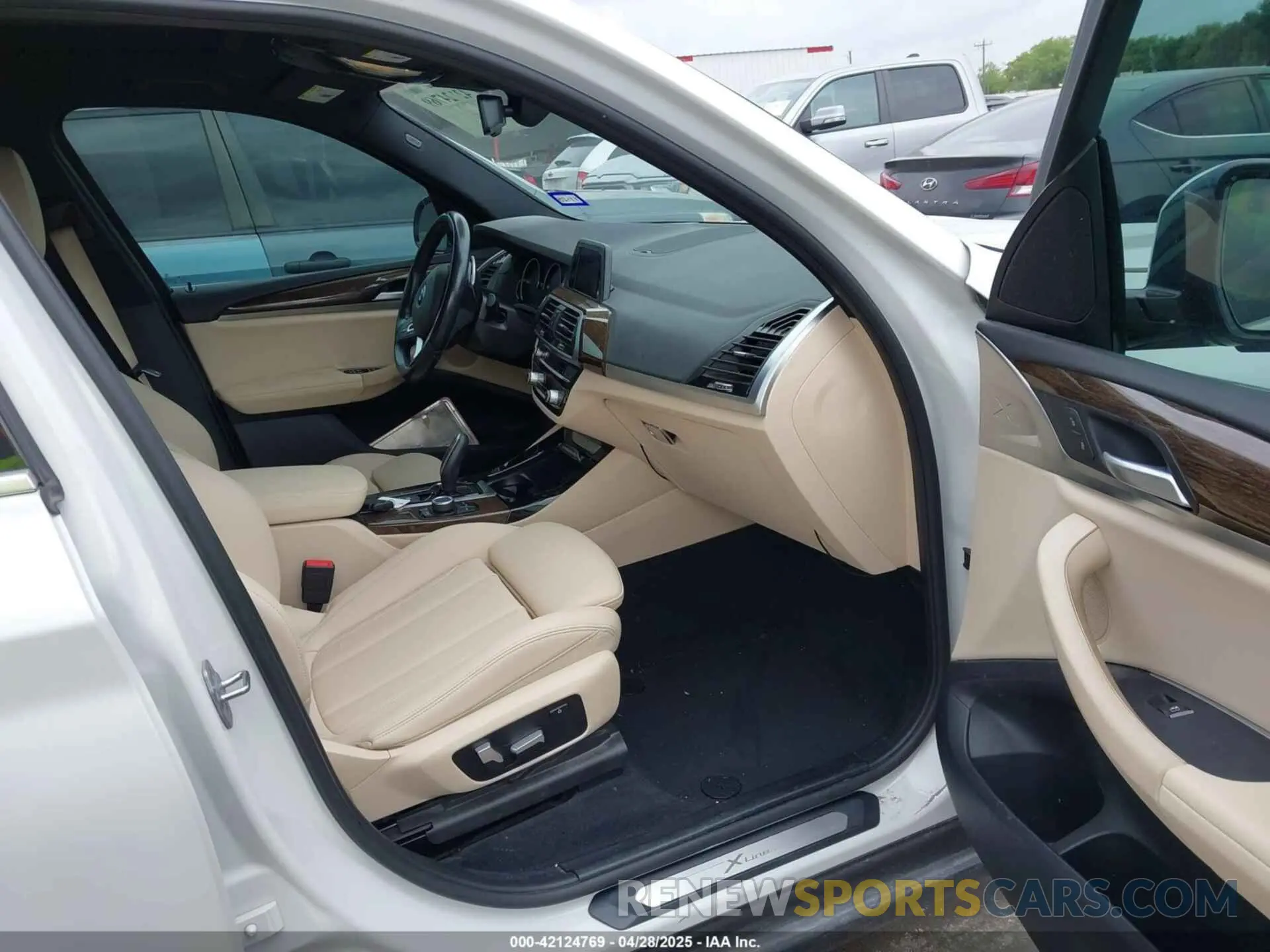 5 Photograph of a damaged car 5UXTR7C51KLE97856 BMW X3 2019