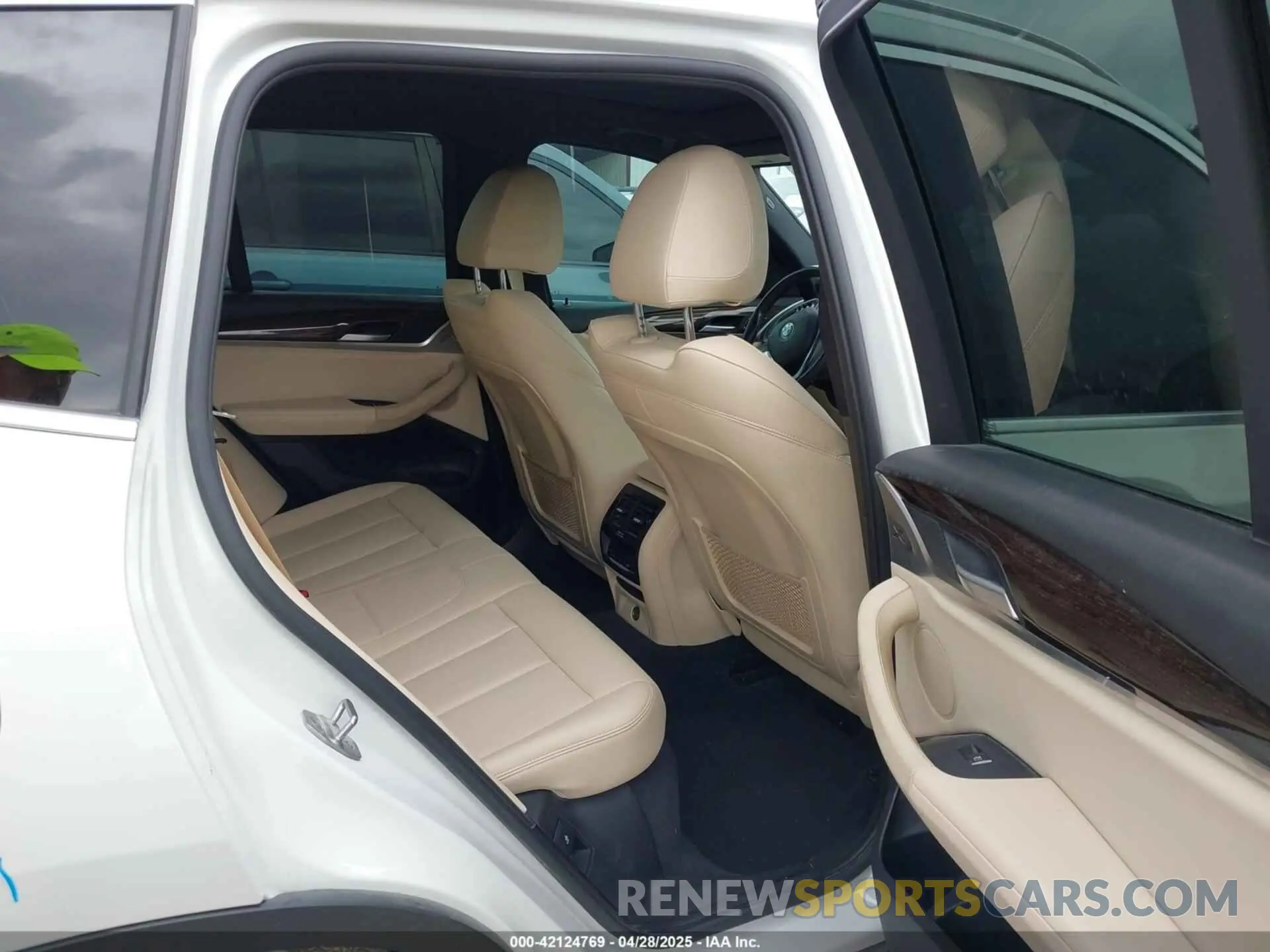 8 Photograph of a damaged car 5UXTR7C51KLE97856 BMW X3 2019