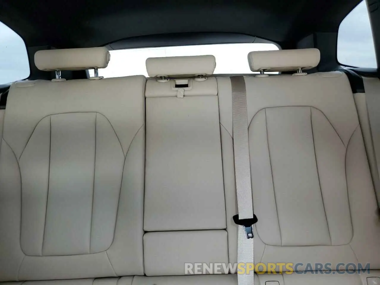 10 Photograph of a damaged car 5UXTR7C51KLF33478 BMW X3 2019