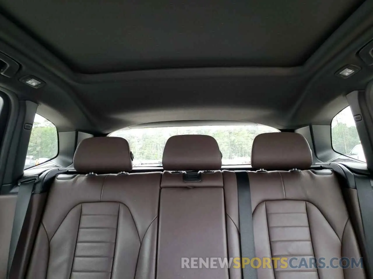 10 Photograph of a damaged car 5UXTR7C51KLR45218 BMW X3 2019