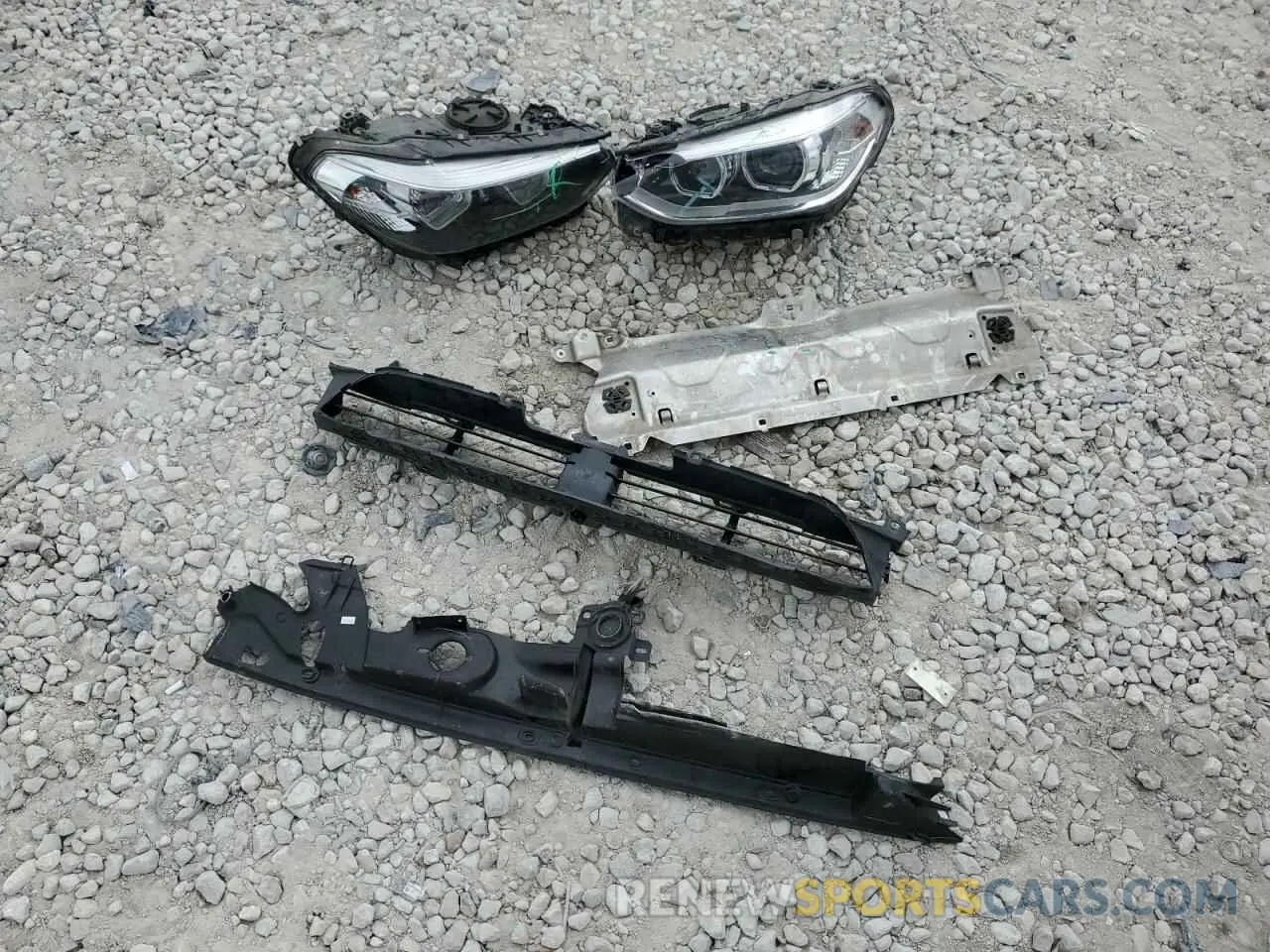 13 Photograph of a damaged car 5UXTR7C51KLR45218 BMW X3 2019