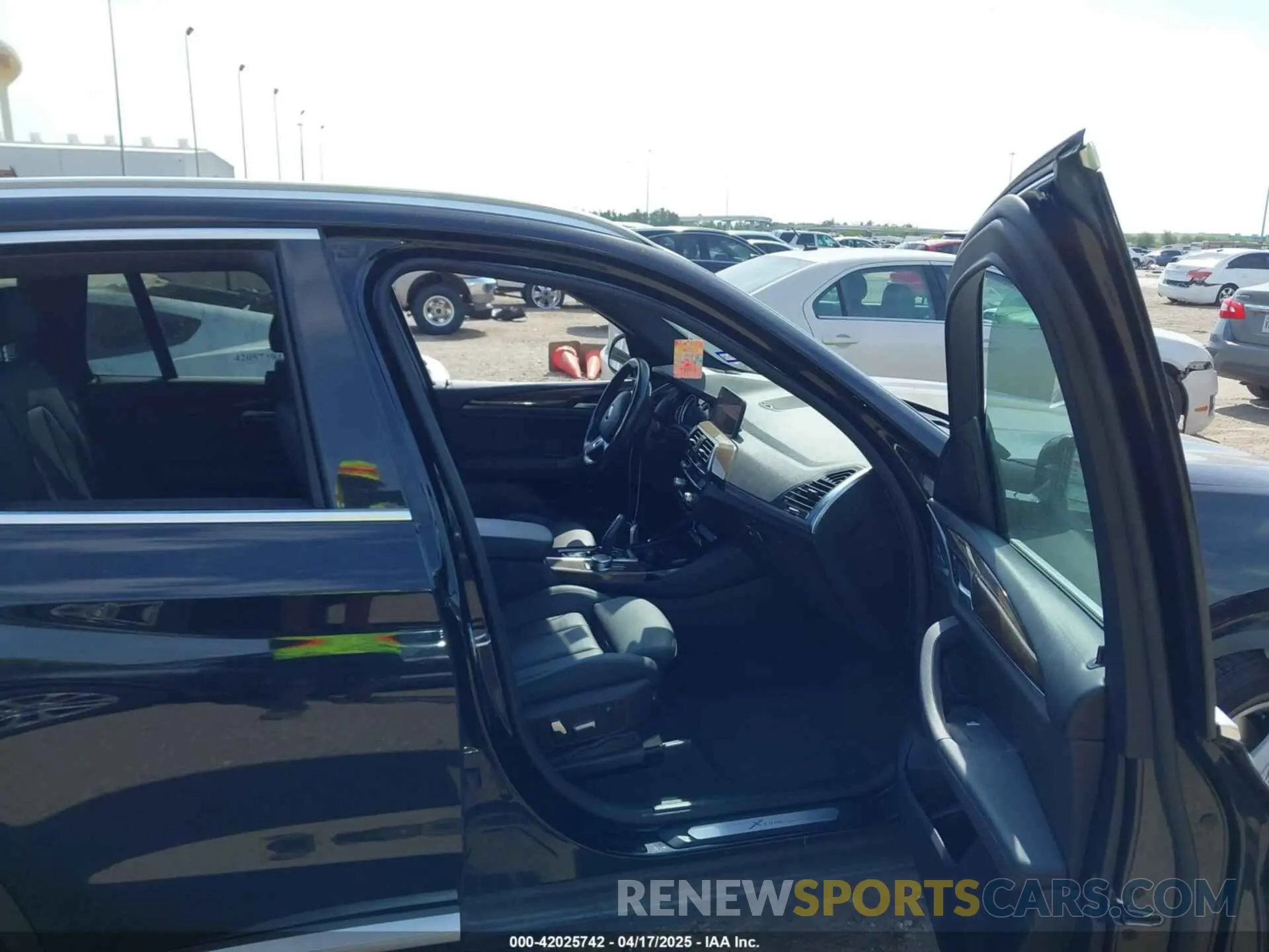 5 Photograph of a damaged car 5UXTR7C51KLR47213 BMW X3 2019
