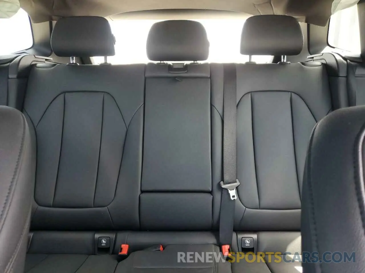 10 Photograph of a damaged car 5UXTR7C51KLR52721 BMW X3 2019