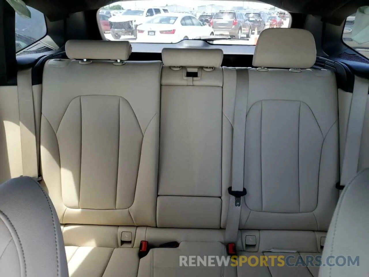 10 Photograph of a damaged car 5UXTR7C52KLA48539 BMW X3 2019