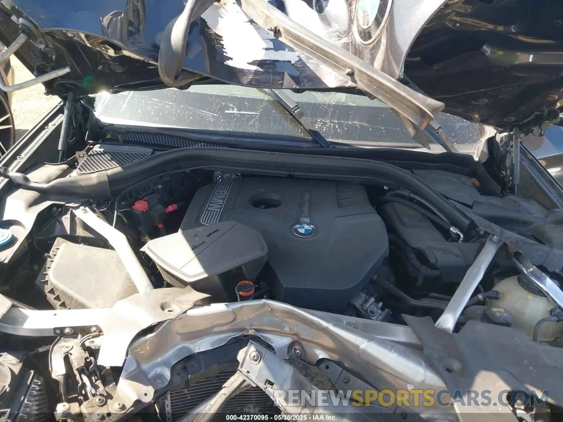 10 Photograph of a damaged car 5UXTR7C52KLE98286 BMW X3 2019