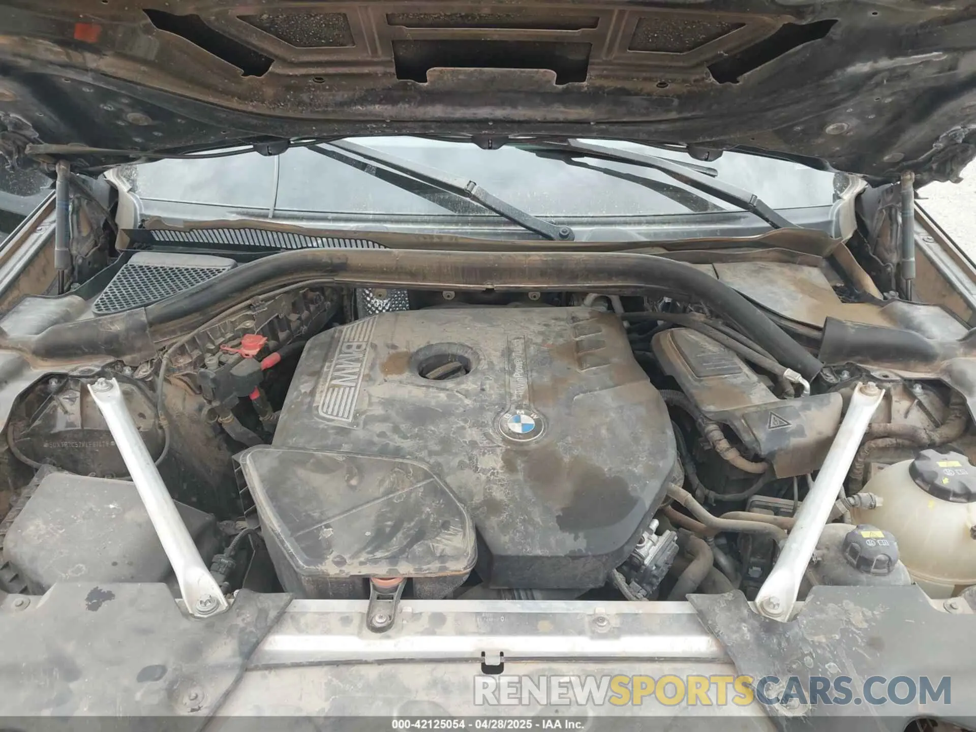 10 Photograph of a damaged car 5UXTR7C52KLF31478 BMW X3 2019