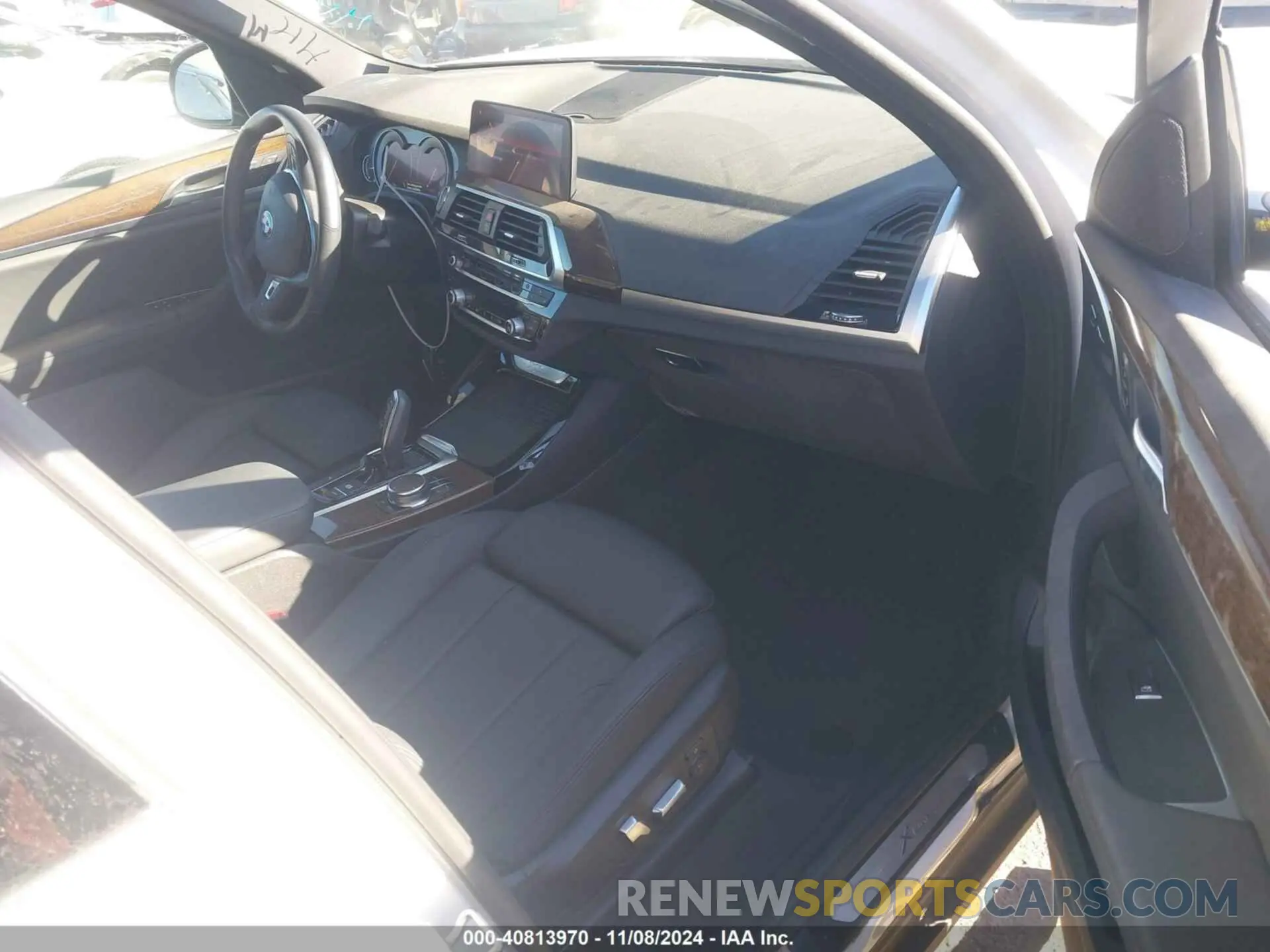 5 Photograph of a damaged car 5UXTR7C52KLF32825 BMW X3 2019