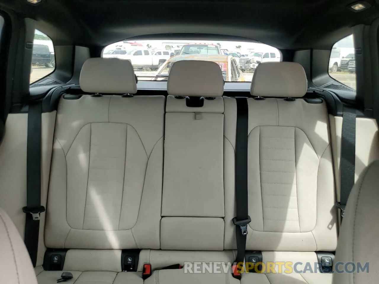 10 Photograph of a damaged car 5UXTR7C52KLR44899 BMW X3 2019