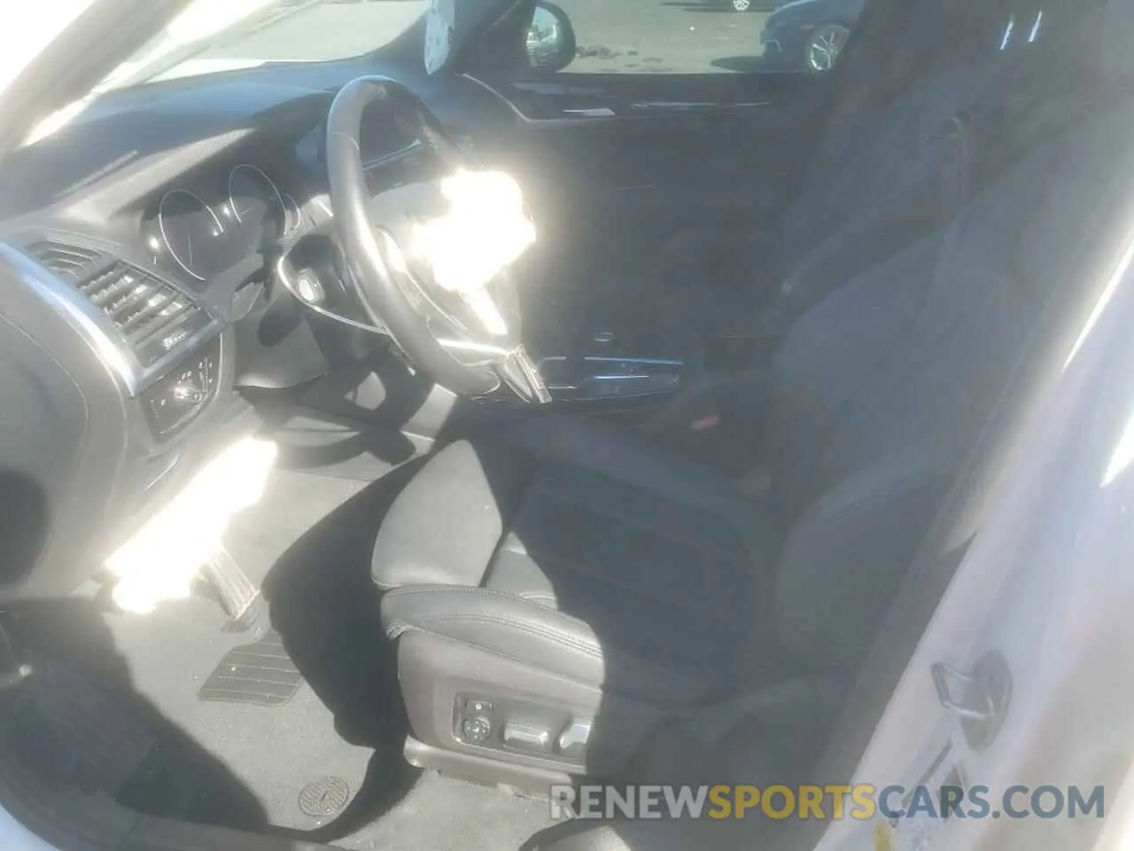 7 Photograph of a damaged car 5UXTR7C52KLR51335 BMW X3 2019