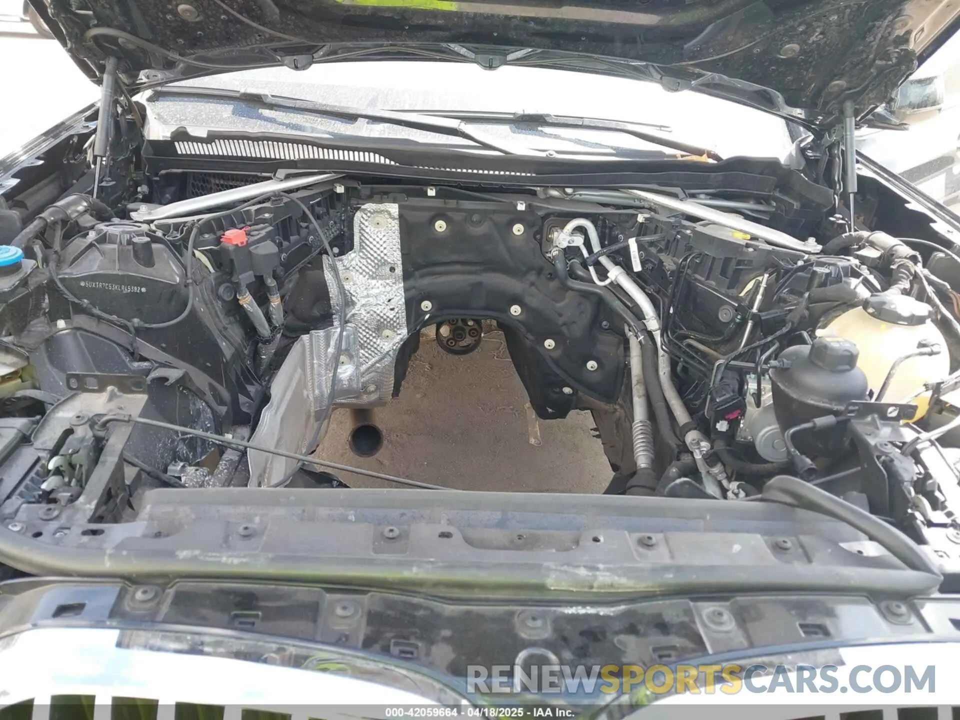 10 Photograph of a damaged car 5UXTR7C53KLR45382 BMW X3 2019