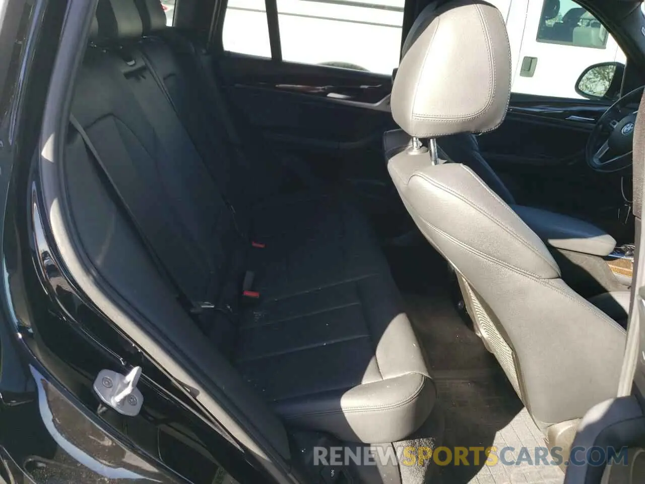 10 Photograph of a damaged car 5UXTR7C54KLF28470 BMW X3 2019