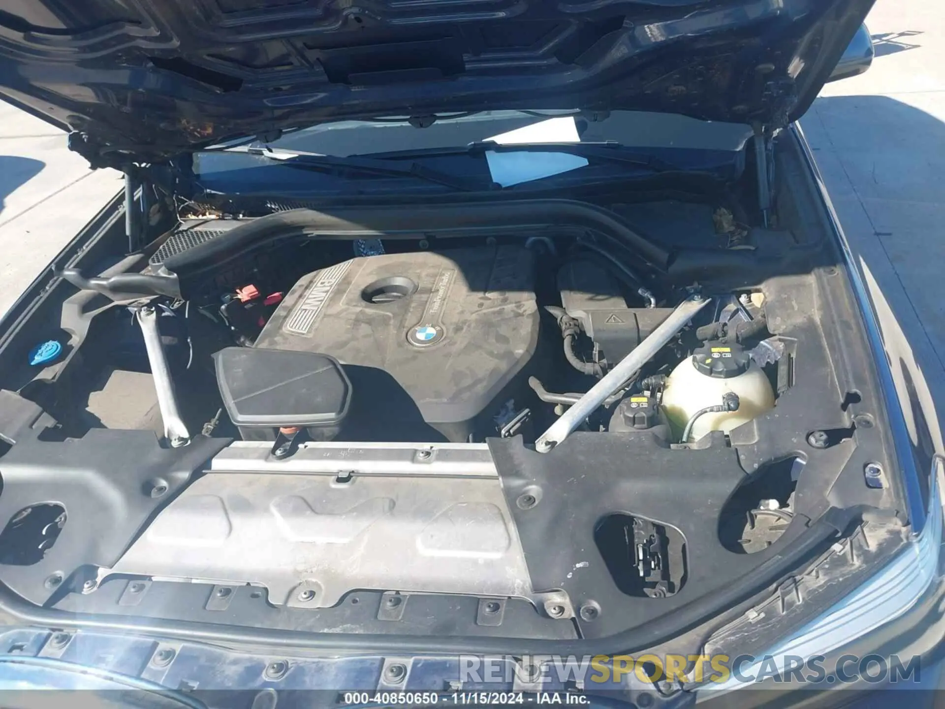 10 Photograph of a damaged car 5UXTR7C54KLF30400 BMW X3 2019