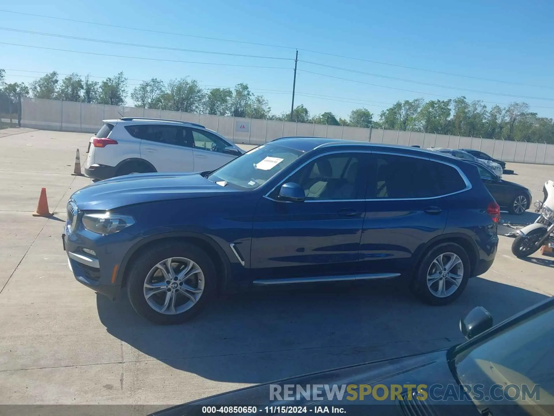 14 Photograph of a damaged car 5UXTR7C54KLF30400 BMW X3 2019