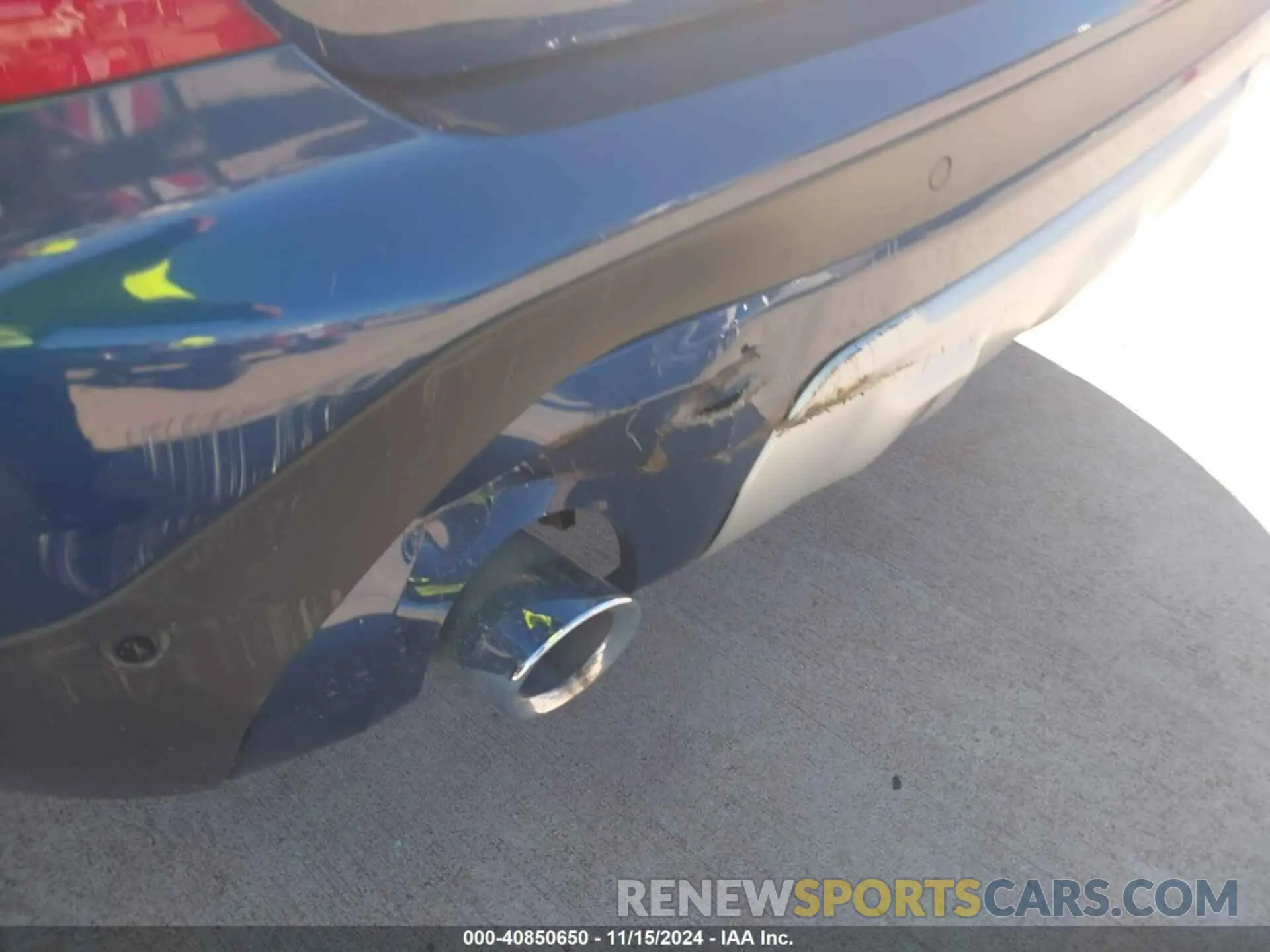 17 Photograph of a damaged car 5UXTR7C54KLF30400 BMW X3 2019