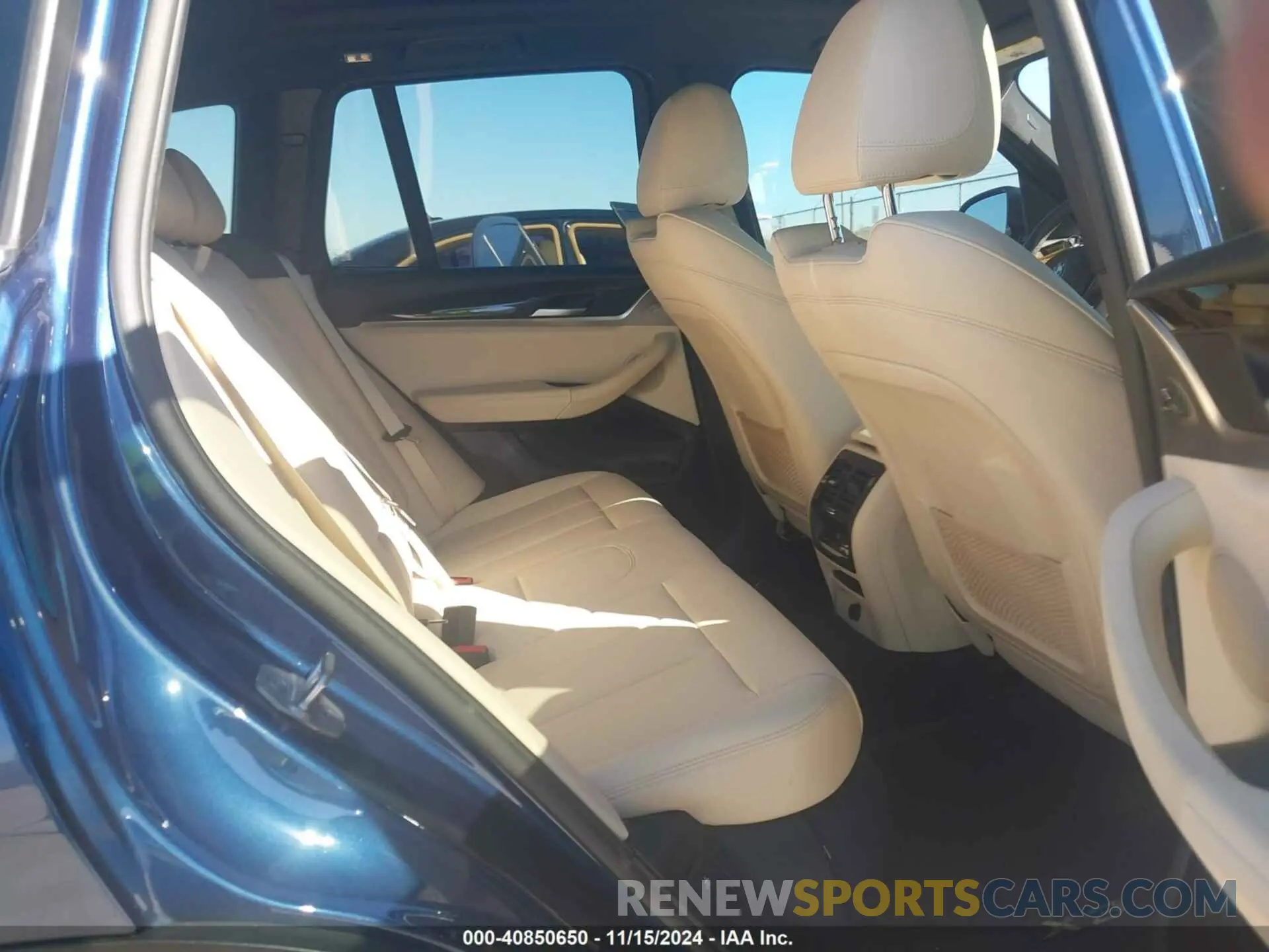 8 Photograph of a damaged car 5UXTR7C54KLF30400 BMW X3 2019