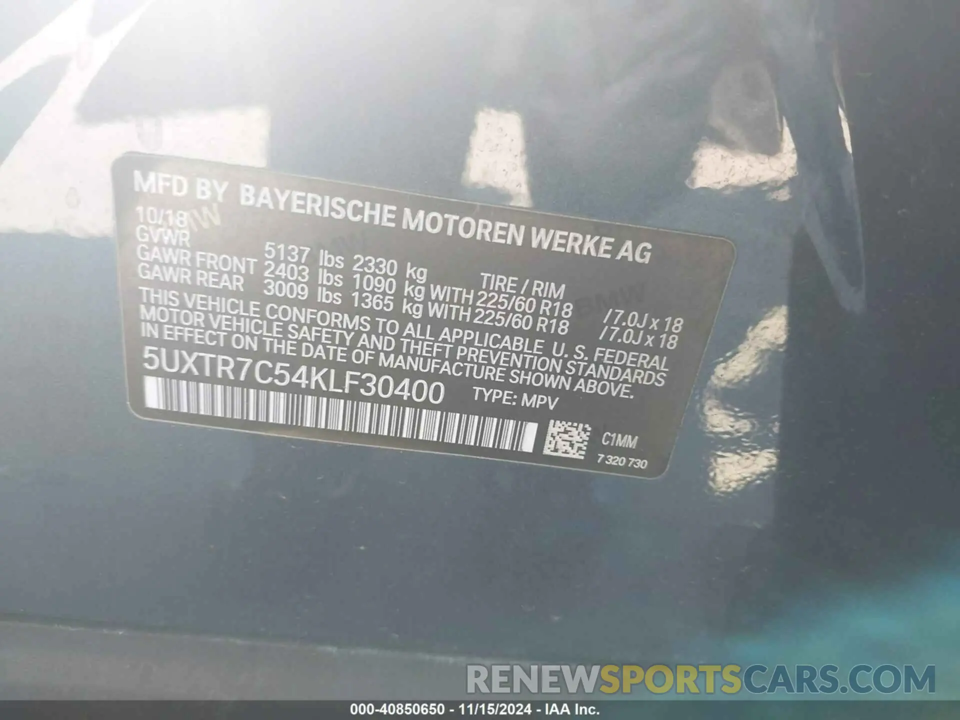 9 Photograph of a damaged car 5UXTR7C54KLF30400 BMW X3 2019