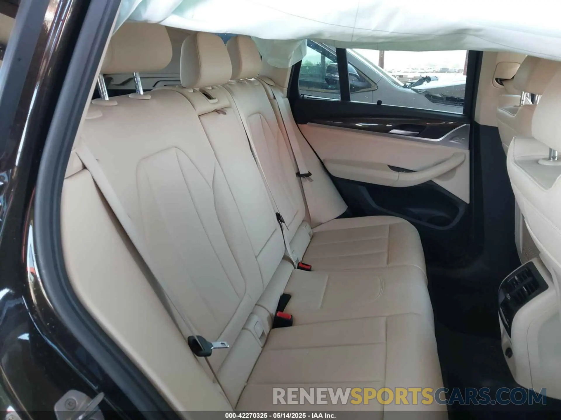 8 Photograph of a damaged car 5UXTR7C54KLF32275 BMW X3 2019