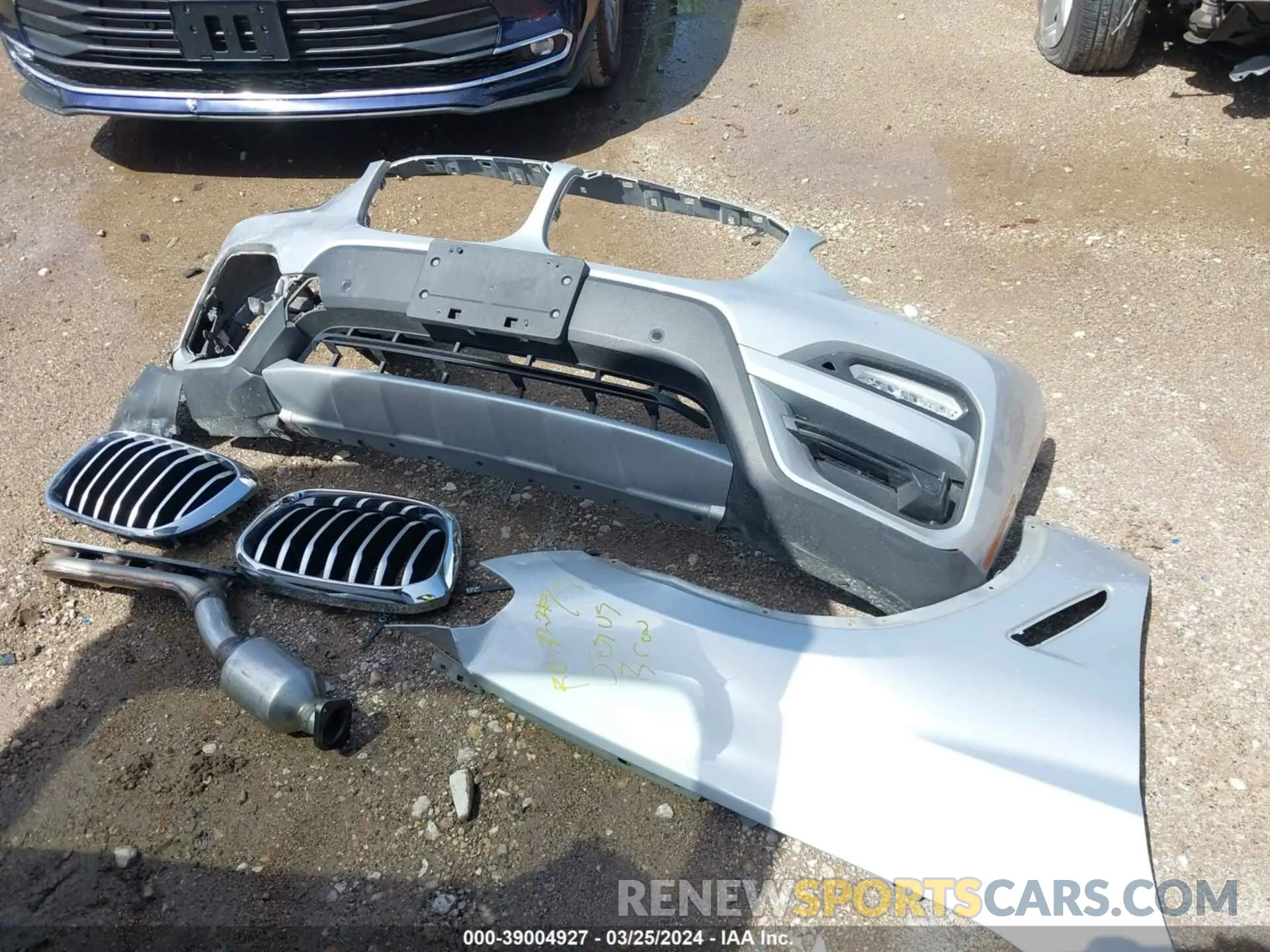 12 Photograph of a damaged car 5UXTR7C54KLF33667 BMW X3 2019