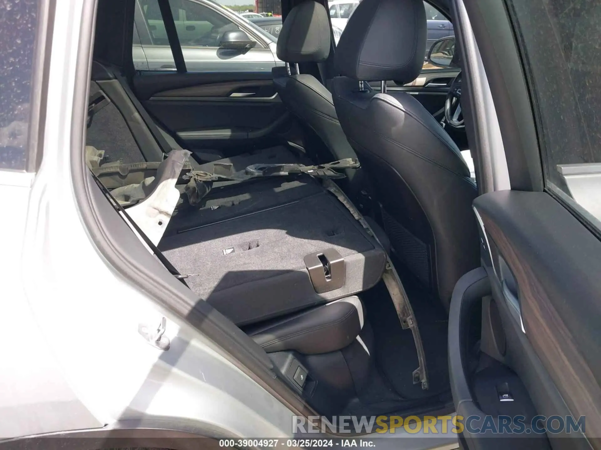 8 Photograph of a damaged car 5UXTR7C54KLF33667 BMW X3 2019