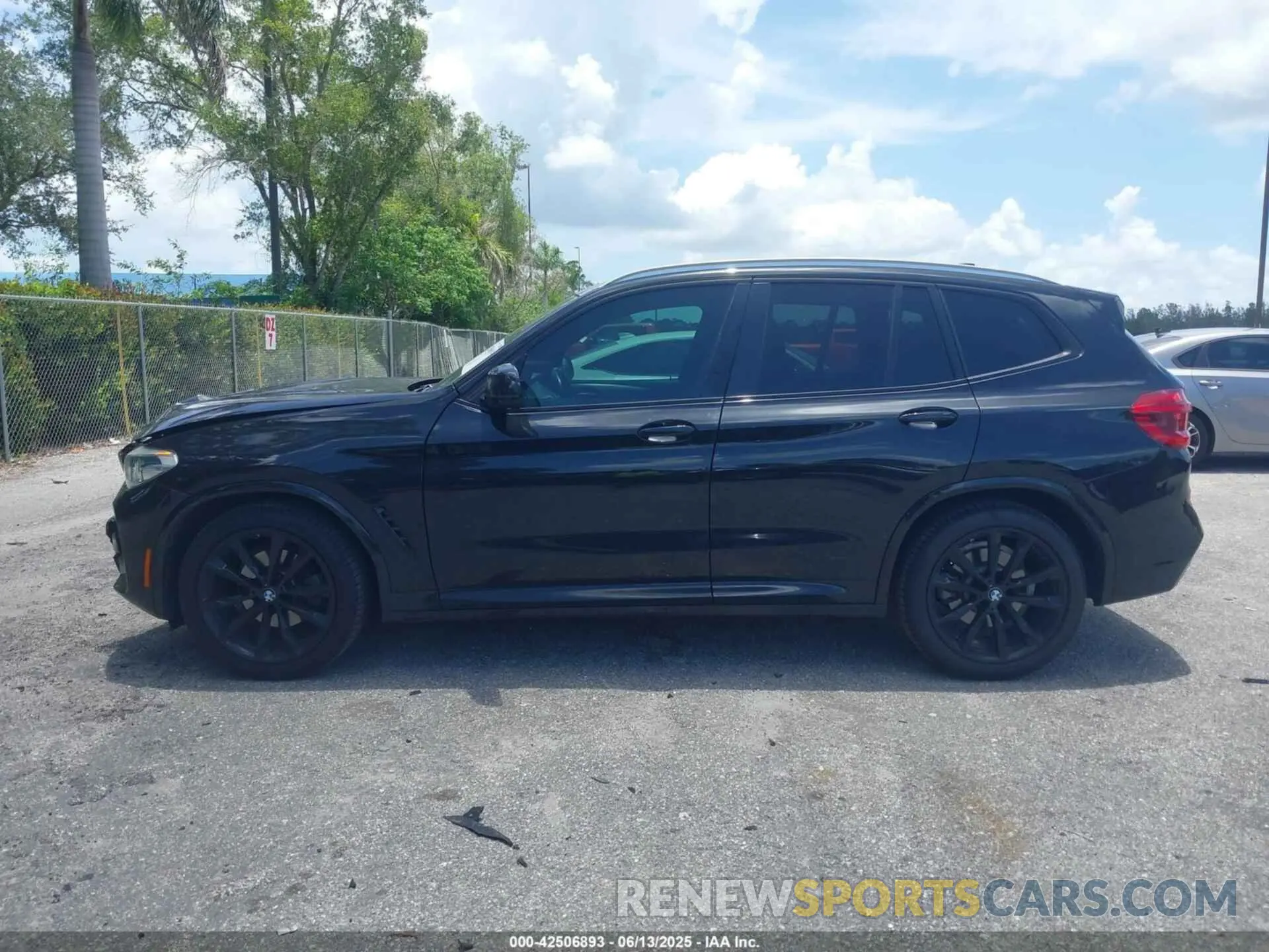 14 Photograph of a damaged car 5UXTR7C54KLF33863 BMW X3 2019