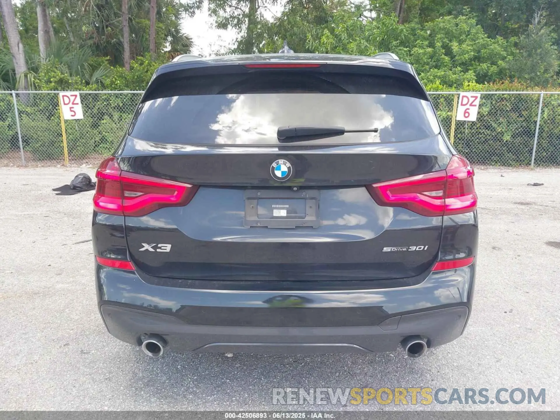 16 Photograph of a damaged car 5UXTR7C54KLF33863 BMW X3 2019