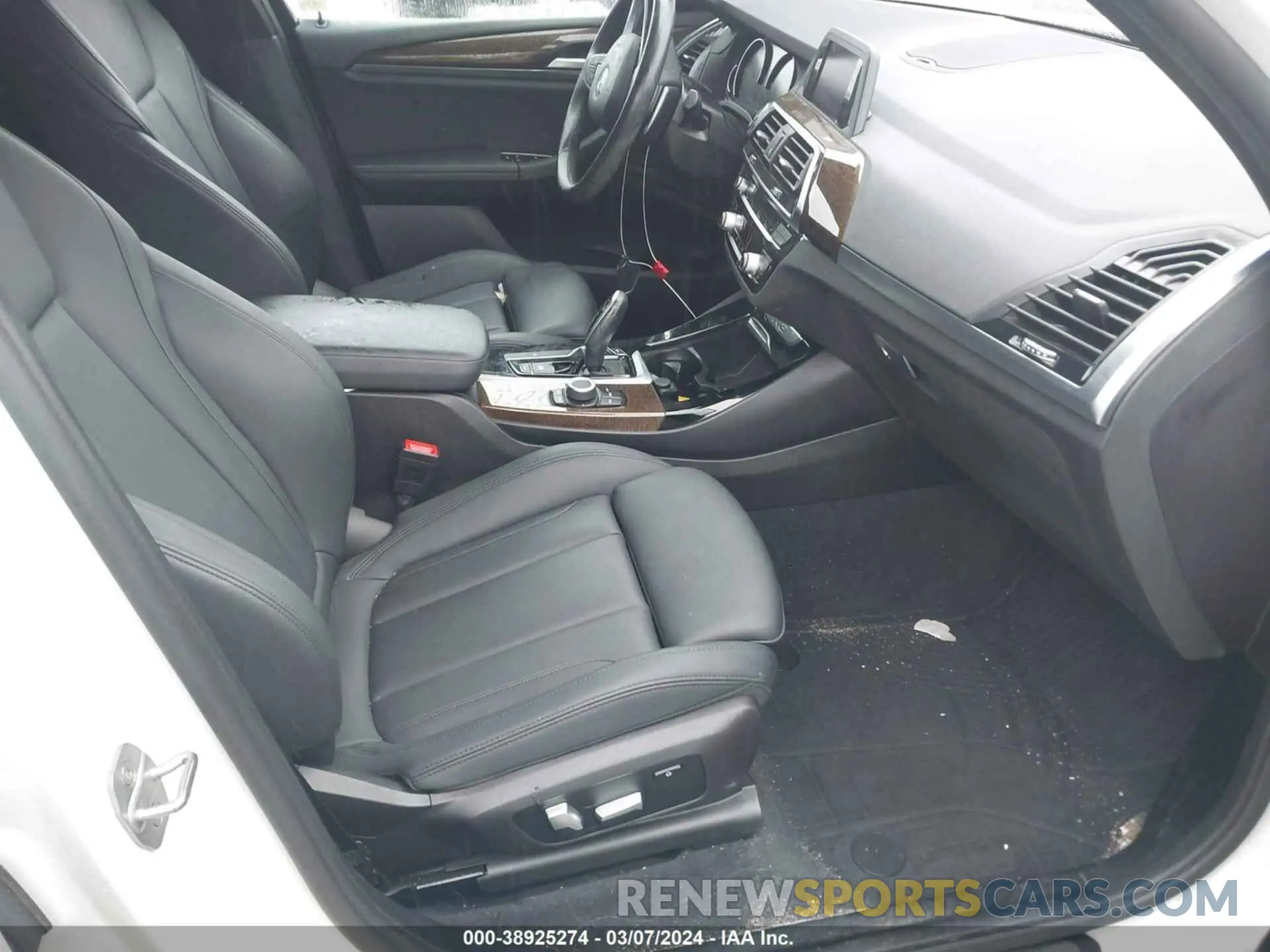 5 Photograph of a damaged car 5UXTR7C54KLF36116 BMW X3 2019