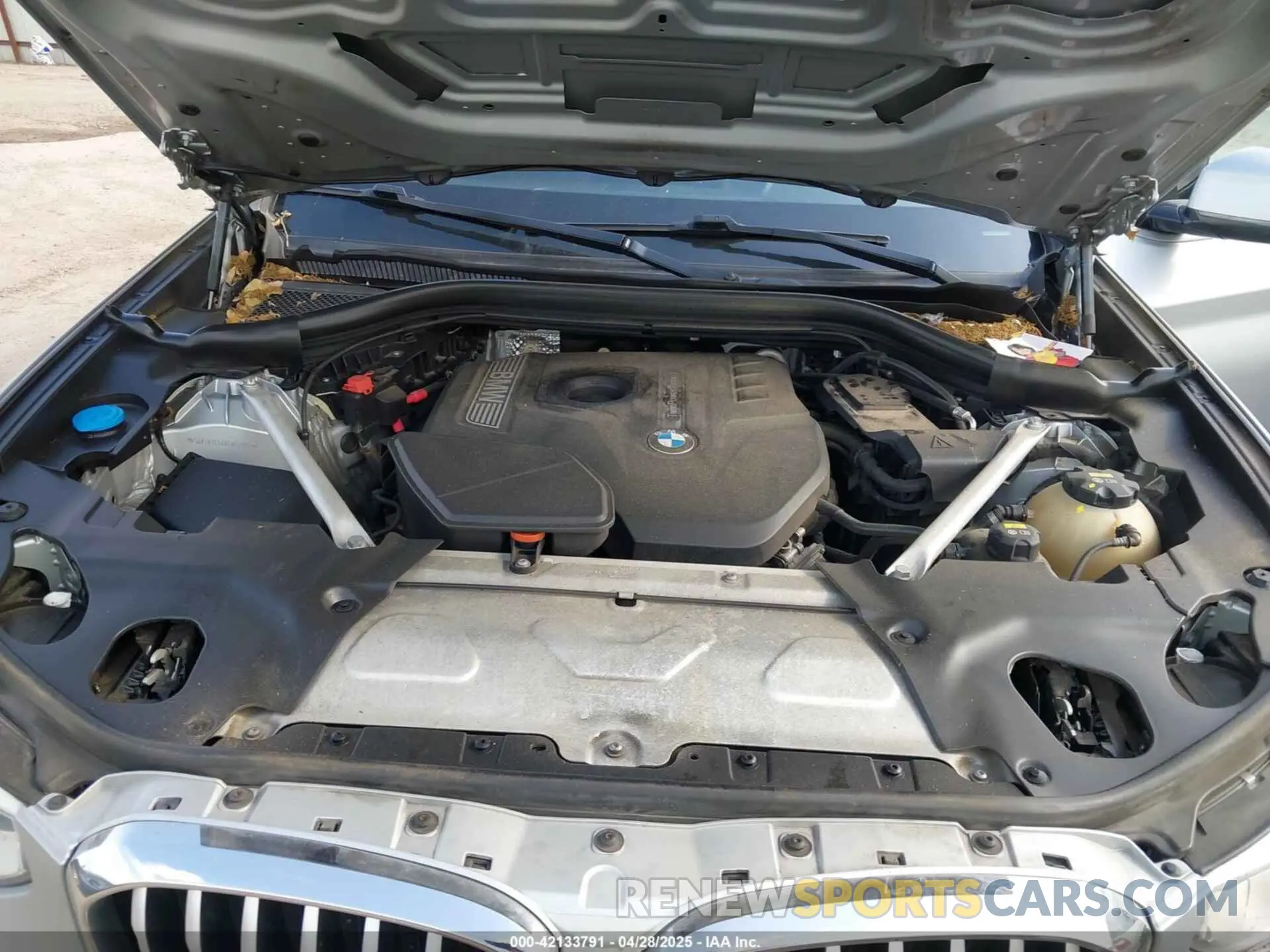 10 Photograph of a damaged car 5UXTR7C54KLR52907 BMW X3 2019