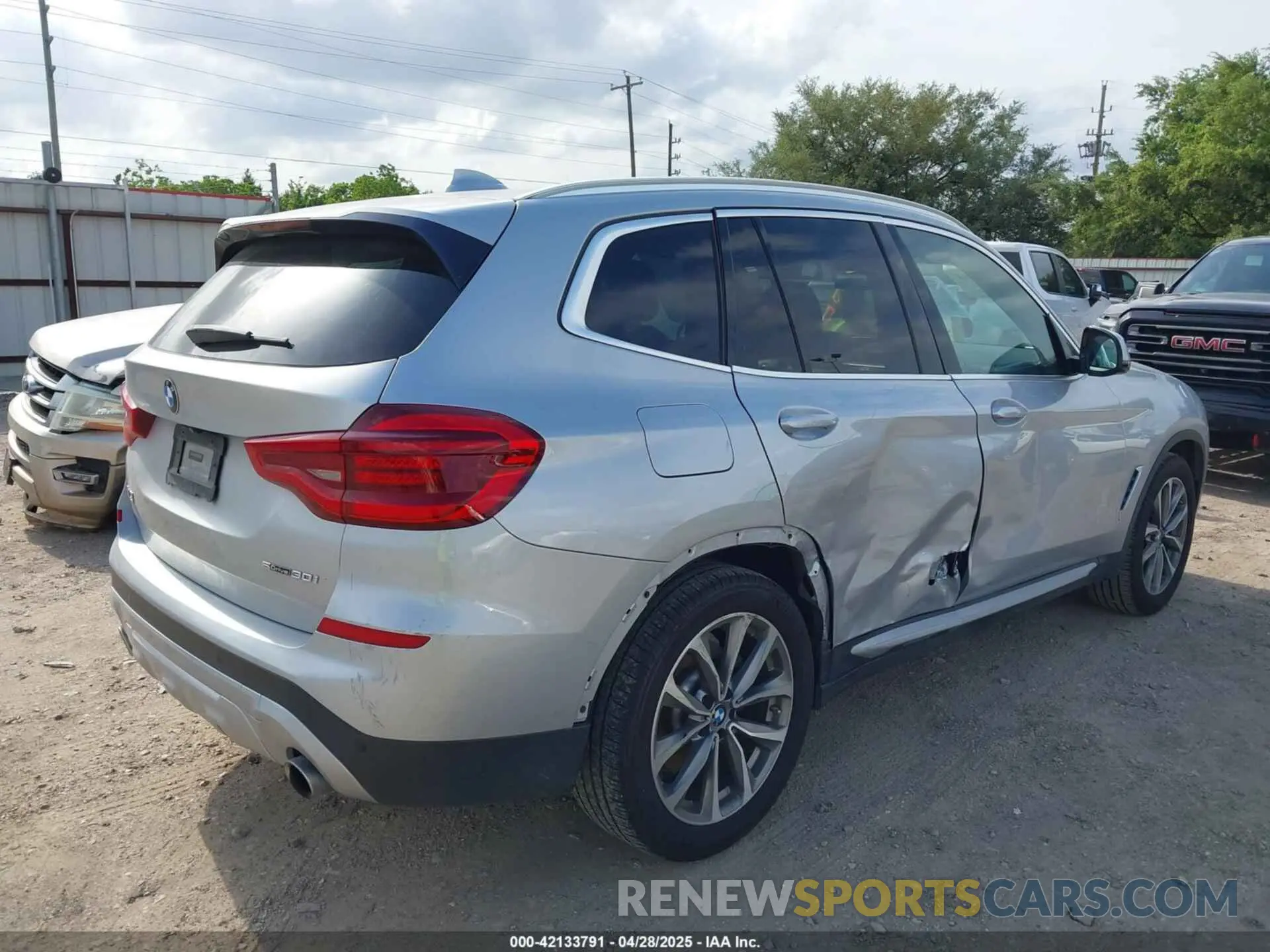 4 Photograph of a damaged car 5UXTR7C54KLR52907 BMW X3 2019