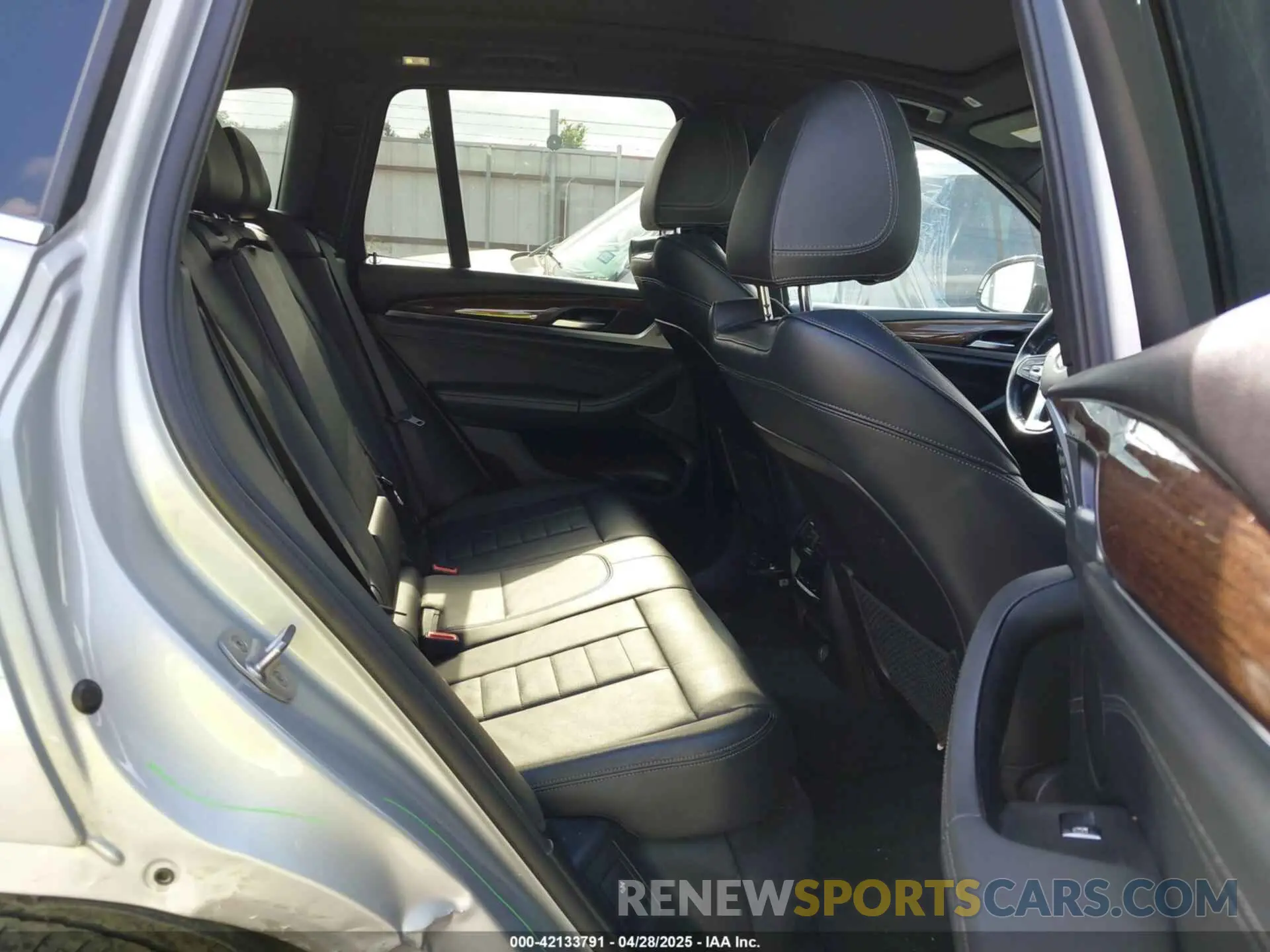 8 Photograph of a damaged car 5UXTR7C54KLR52907 BMW X3 2019