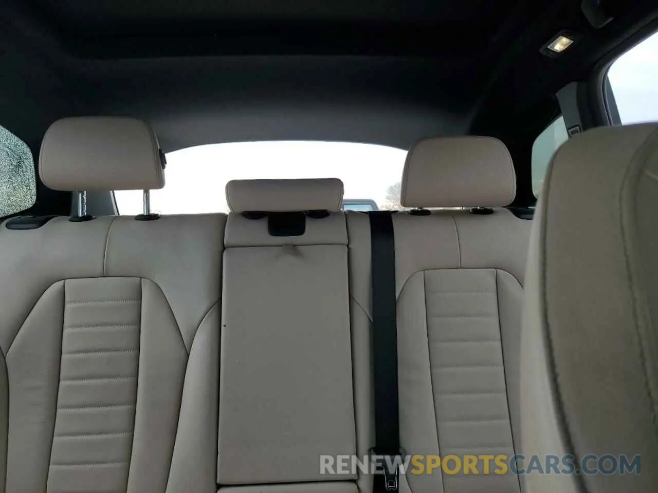 10 Photograph of a damaged car 5UXTR7C55KLE88917 BMW X3 2019