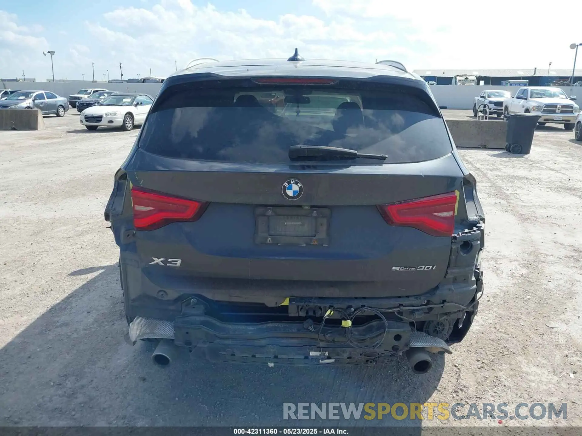 17 Photograph of a damaged car 5UXTR7C55KLE93583 BMW X3 2019