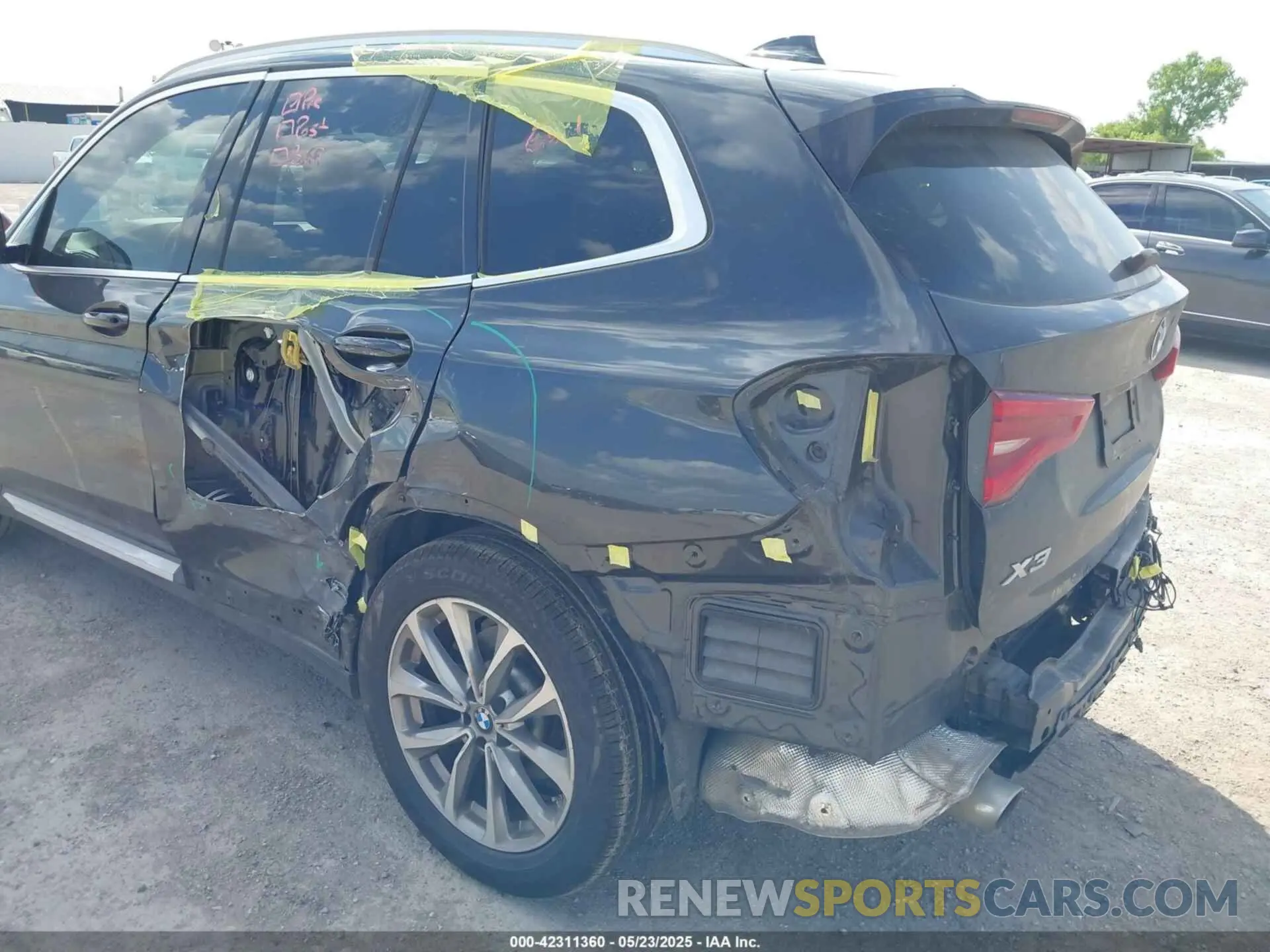 6 Photograph of a damaged car 5UXTR7C55KLE93583 BMW X3 2019