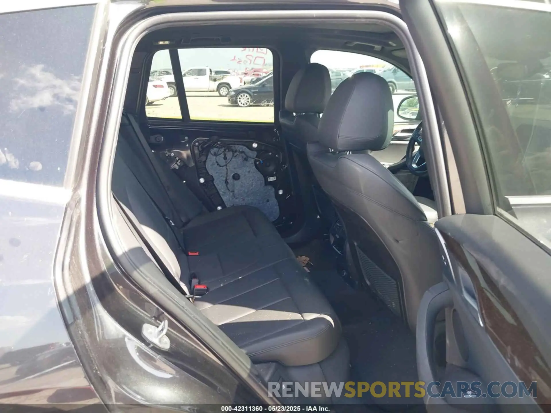 8 Photograph of a damaged car 5UXTR7C55KLE93583 BMW X3 2019