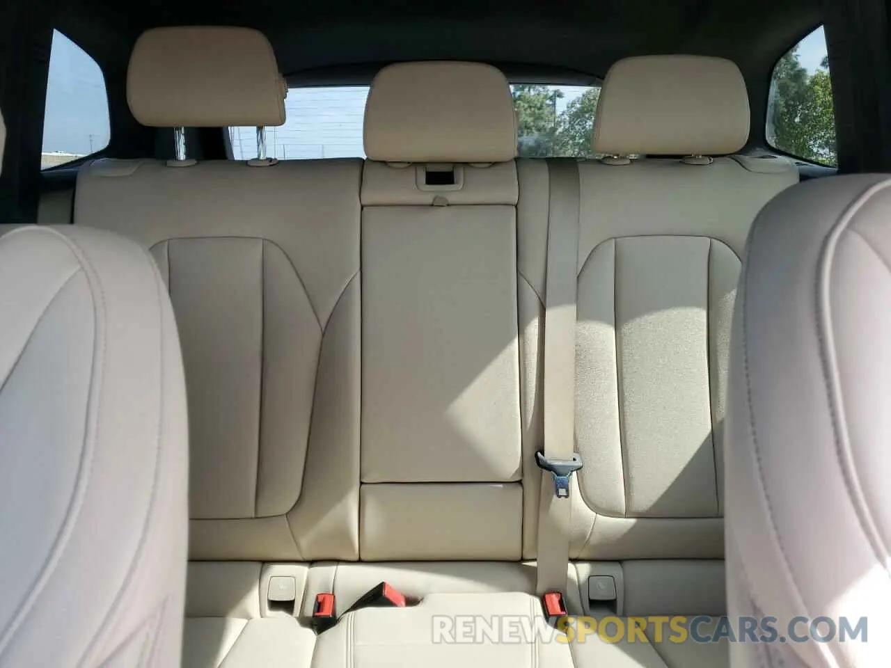 10 Photograph of a damaged car 5UXTR7C55KLE93812 BMW X3 2019