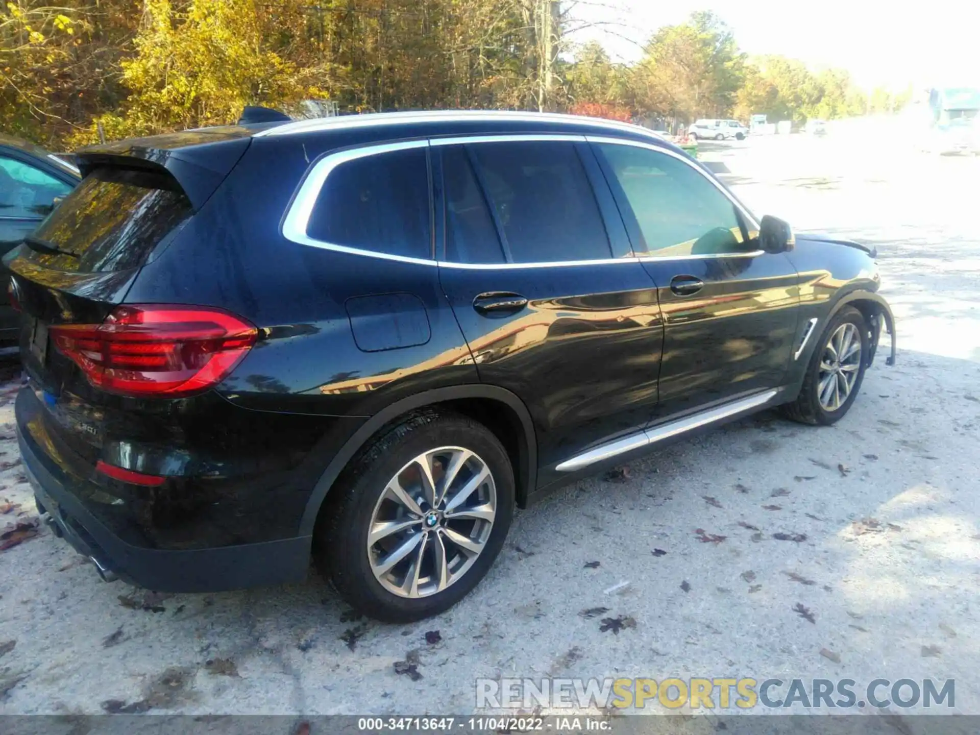 4 Photograph of a damaged car 5UXTR7C55KLE96208 BMW X3 2019