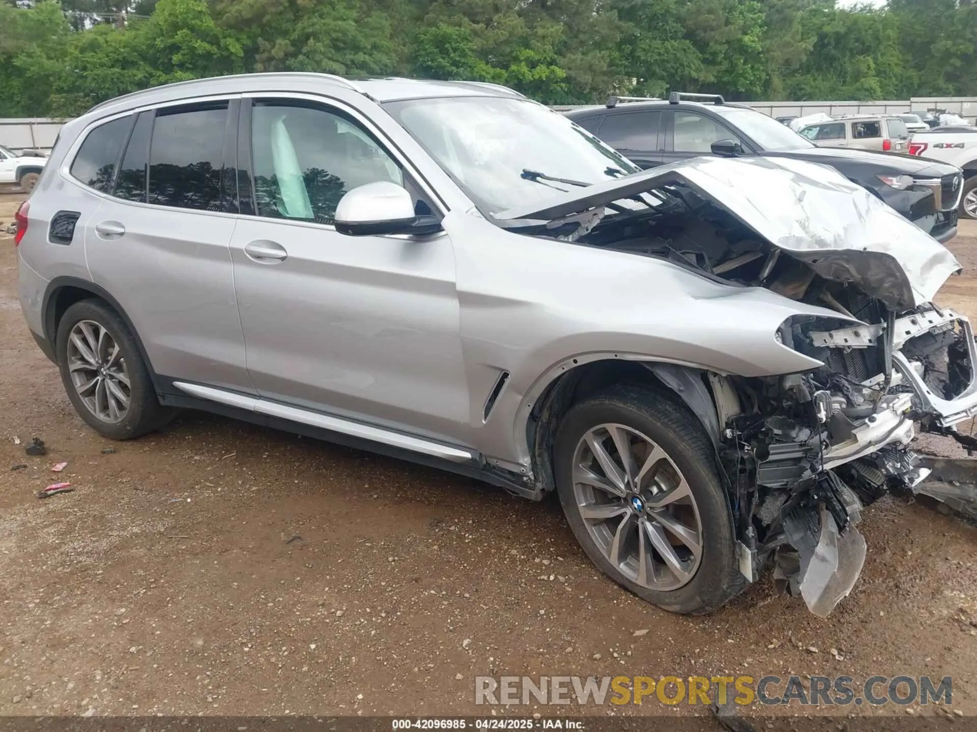 1 Photograph of a damaged car 5UXTR7C55KLR47196 BMW X3 2019