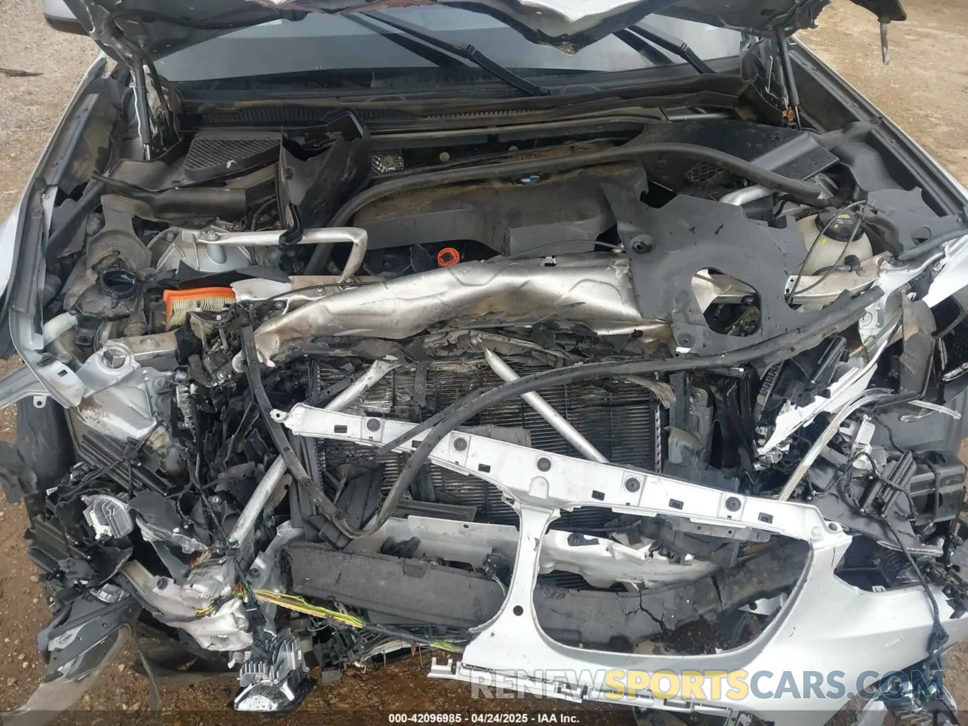 10 Photograph of a damaged car 5UXTR7C55KLR47196 BMW X3 2019