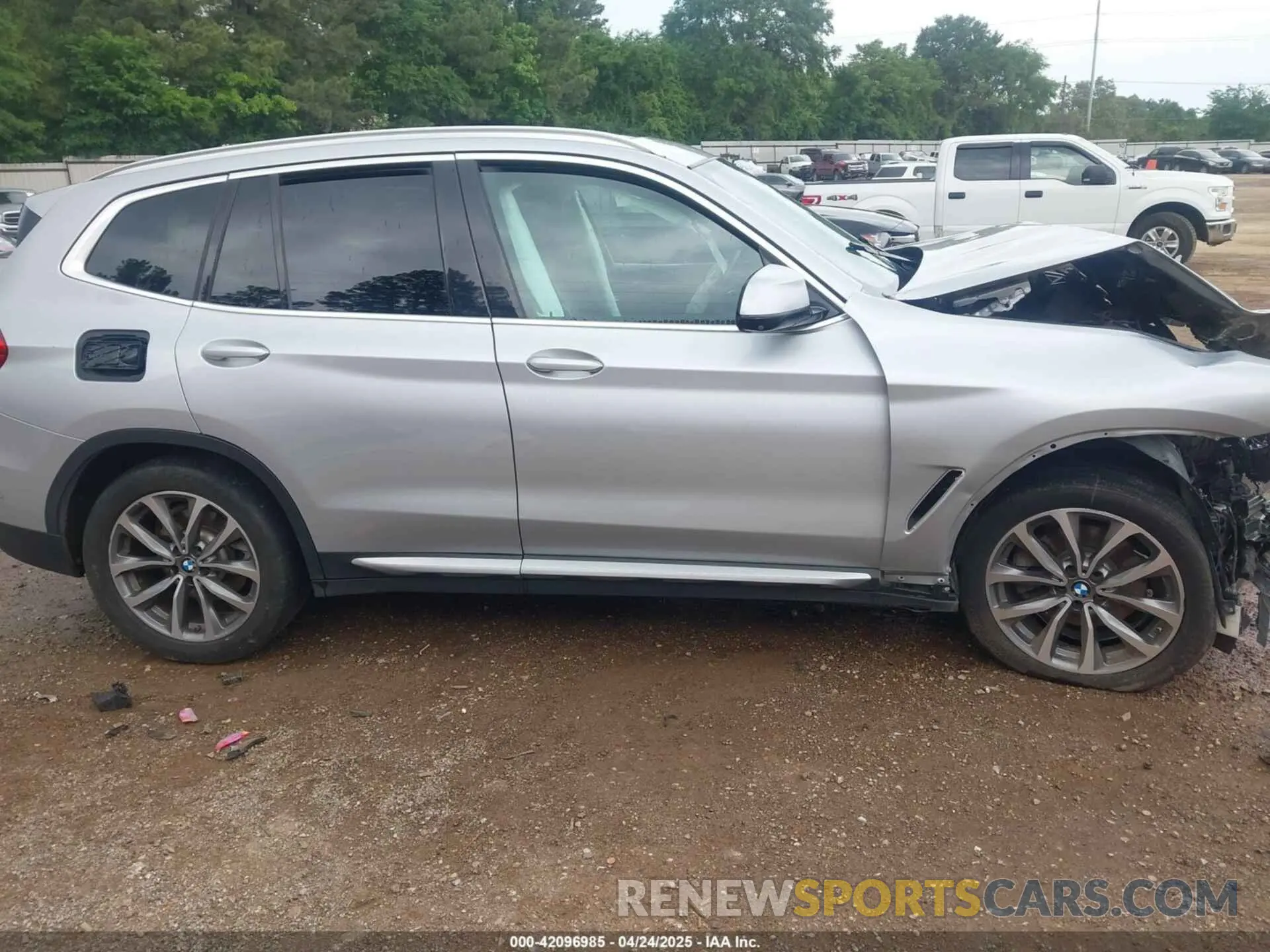 14 Photograph of a damaged car 5UXTR7C55KLR47196 BMW X3 2019