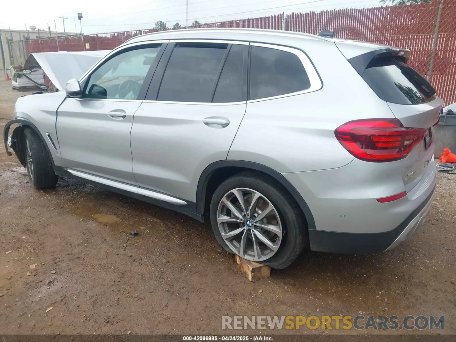 3 Photograph of a damaged car 5UXTR7C55KLR47196 BMW X3 2019