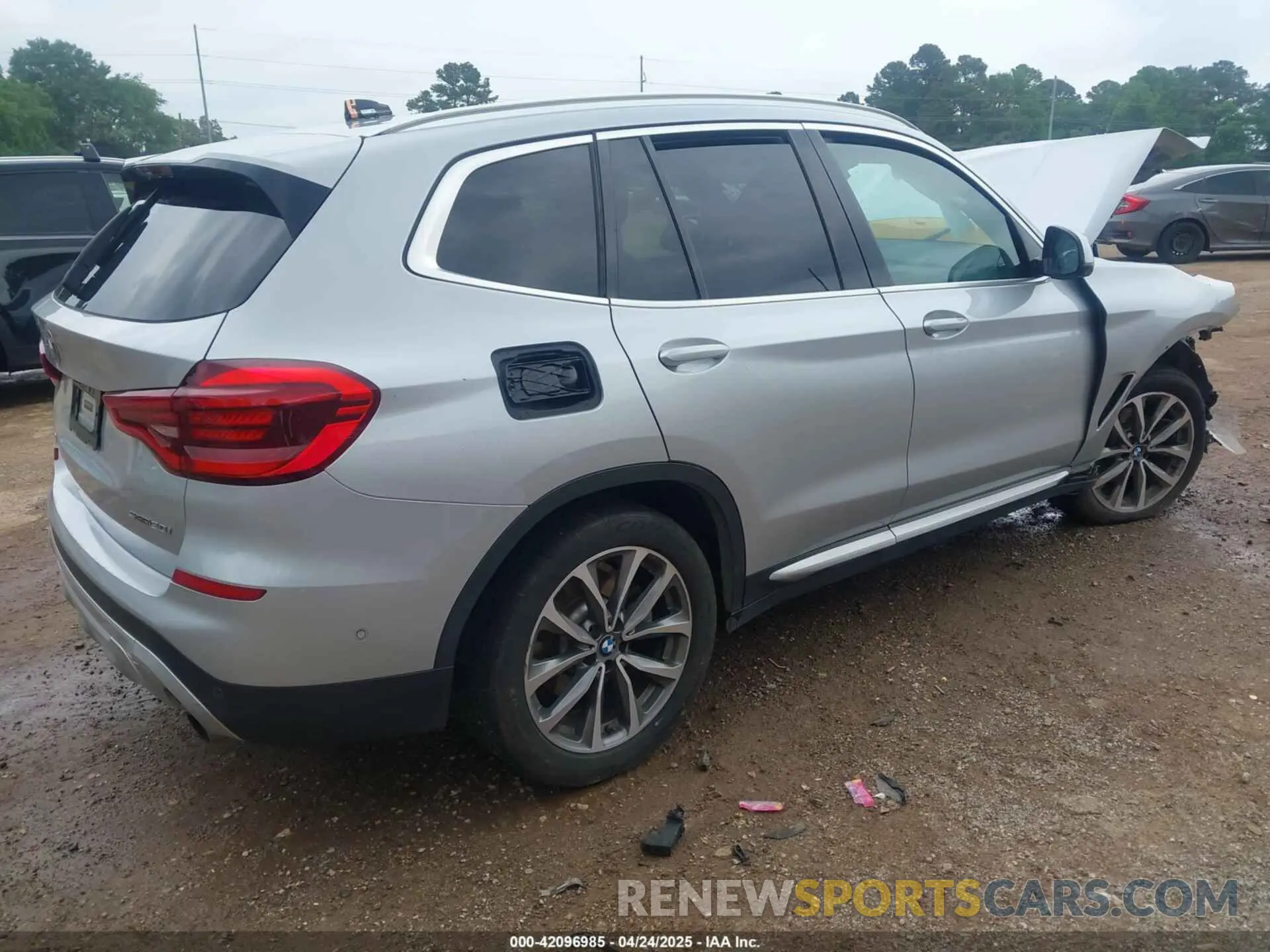 4 Photograph of a damaged car 5UXTR7C55KLR47196 BMW X3 2019